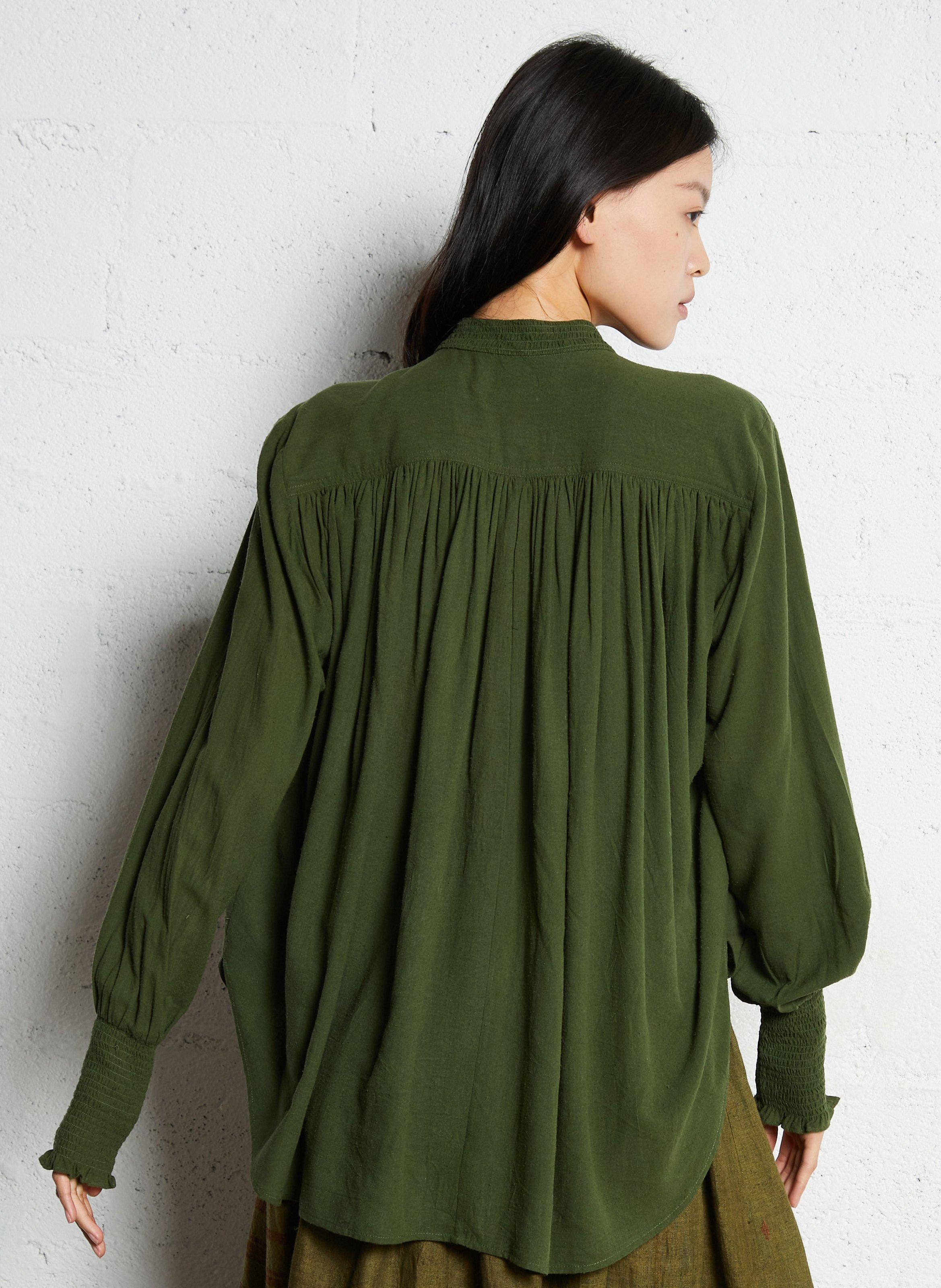 Wijdvallende unikleurige blouse met knoopsluiting. V DE VINSTER Kaki