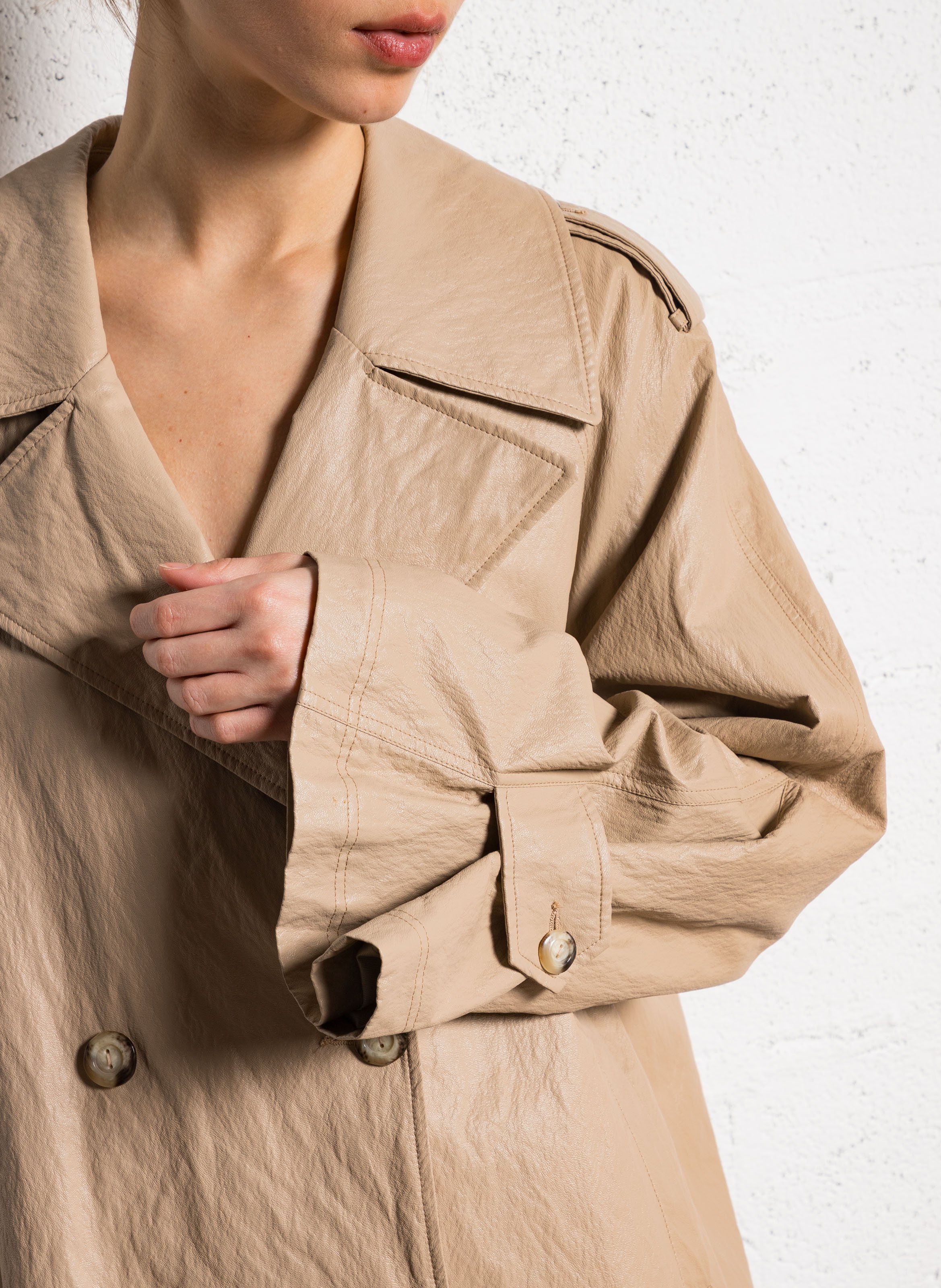 Short faux leather coat ATTIC AND BARN Beige