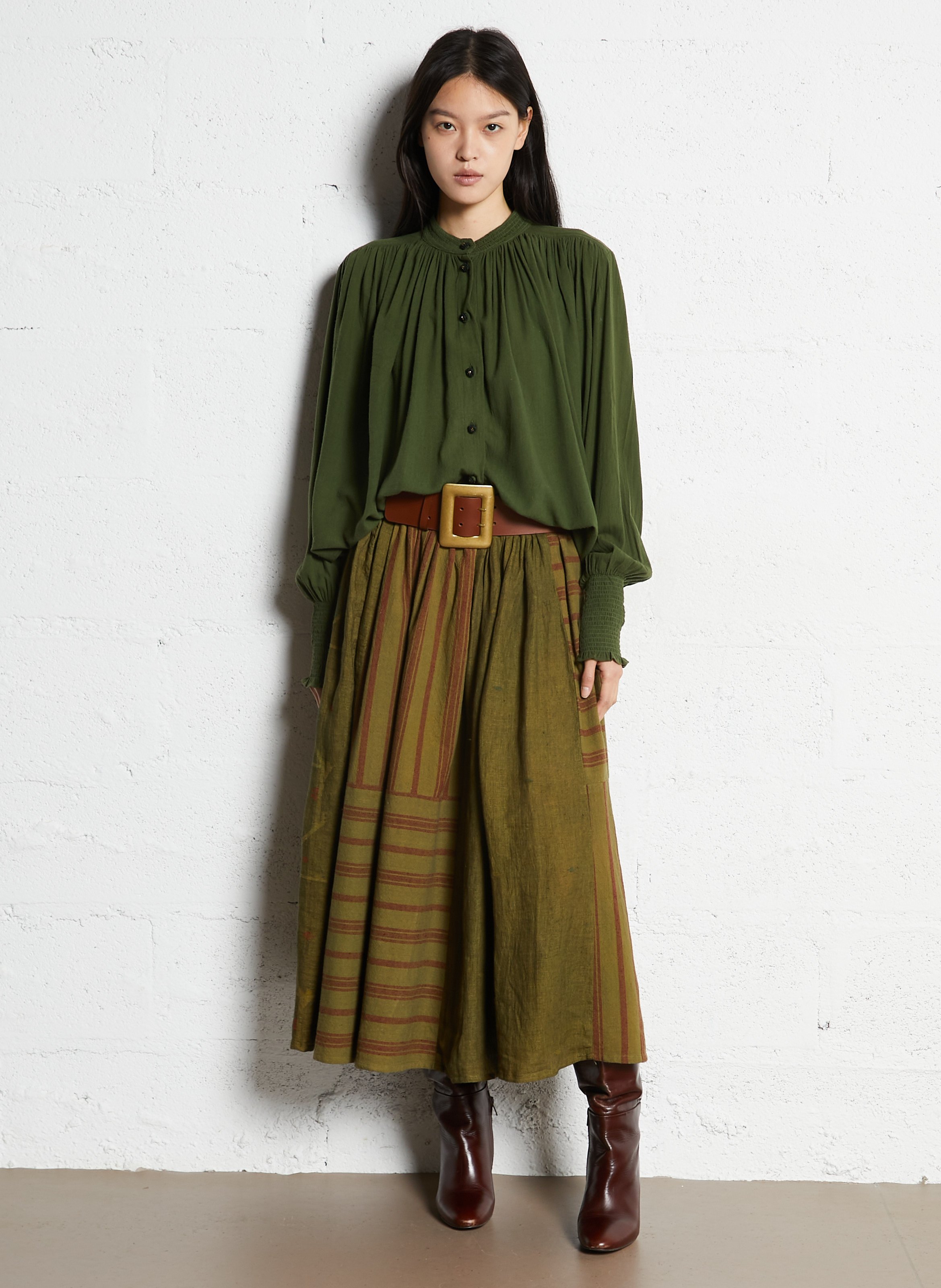 Wijdvallende unikleurige blouse met knoopsluiting. V DE VINSTER Kaki