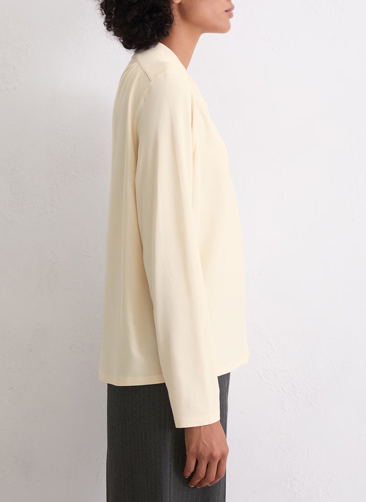 Blusa cuello redondo con botones liso. MARC O'POLO Beige