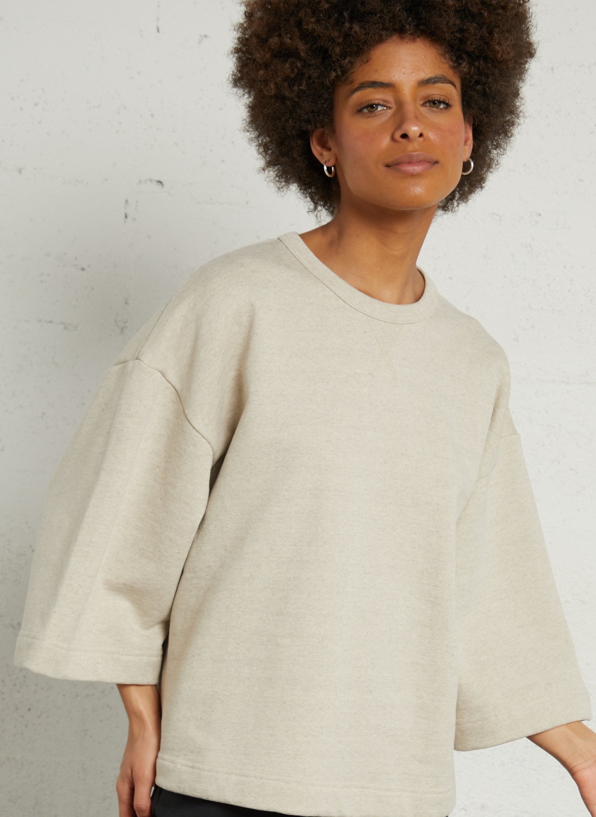 Oversized ronde hals sweatshirt van katoen en linnen. SOEUR Beige