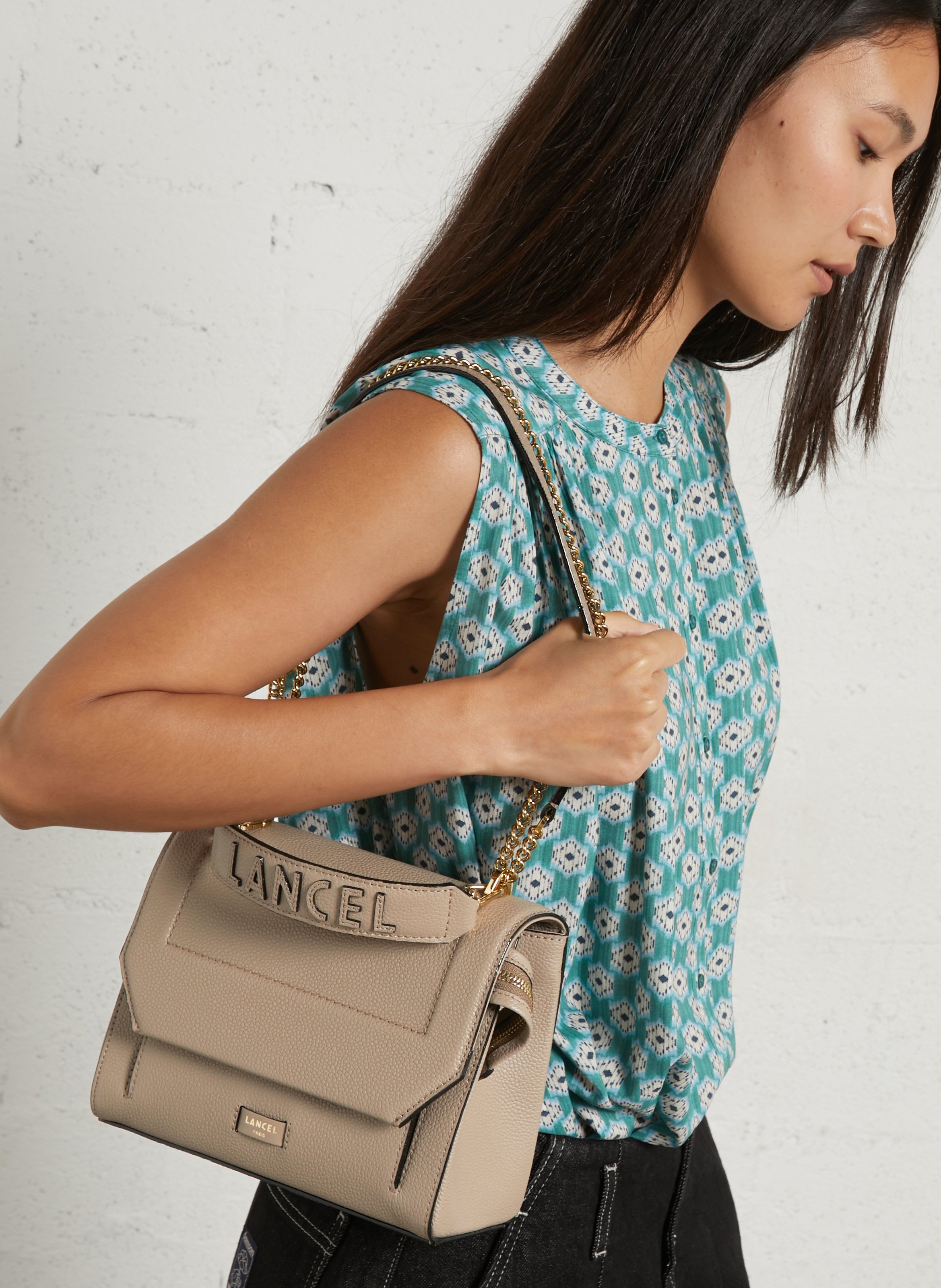 Sac à rabat en cuir grainé LANCEL Beige