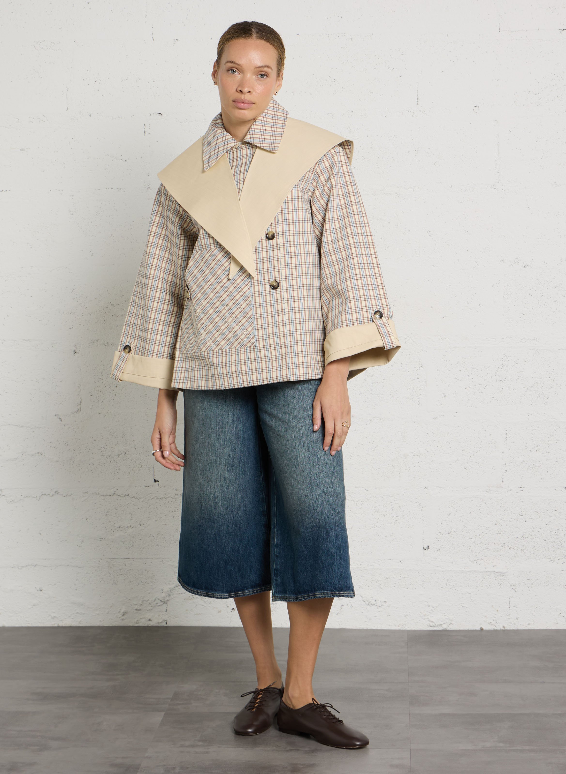 Oversized trenchcoat met klassieke kraag in biologisch katoen met print. DAMSON MADDER Beige