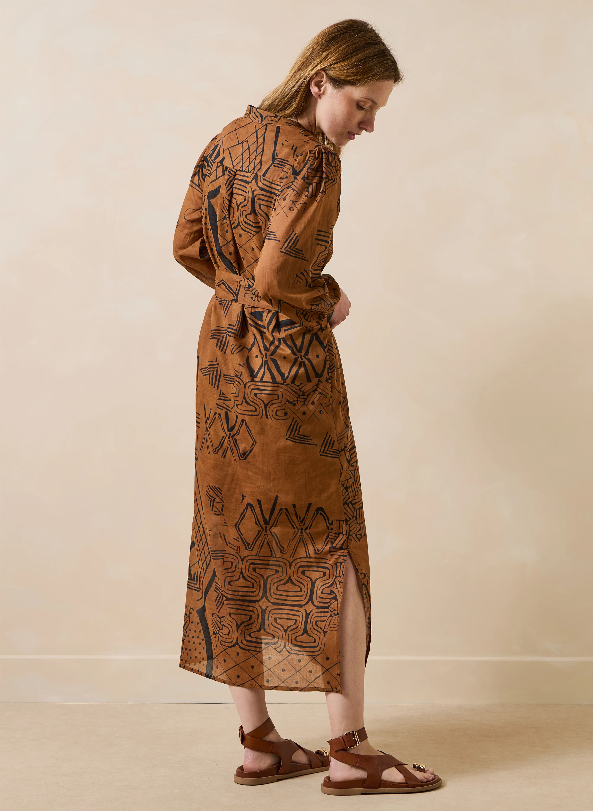 Midi-Kleid mit Mao-Kragen aus Baumwolle LA FEE MARABOUTEE Braun