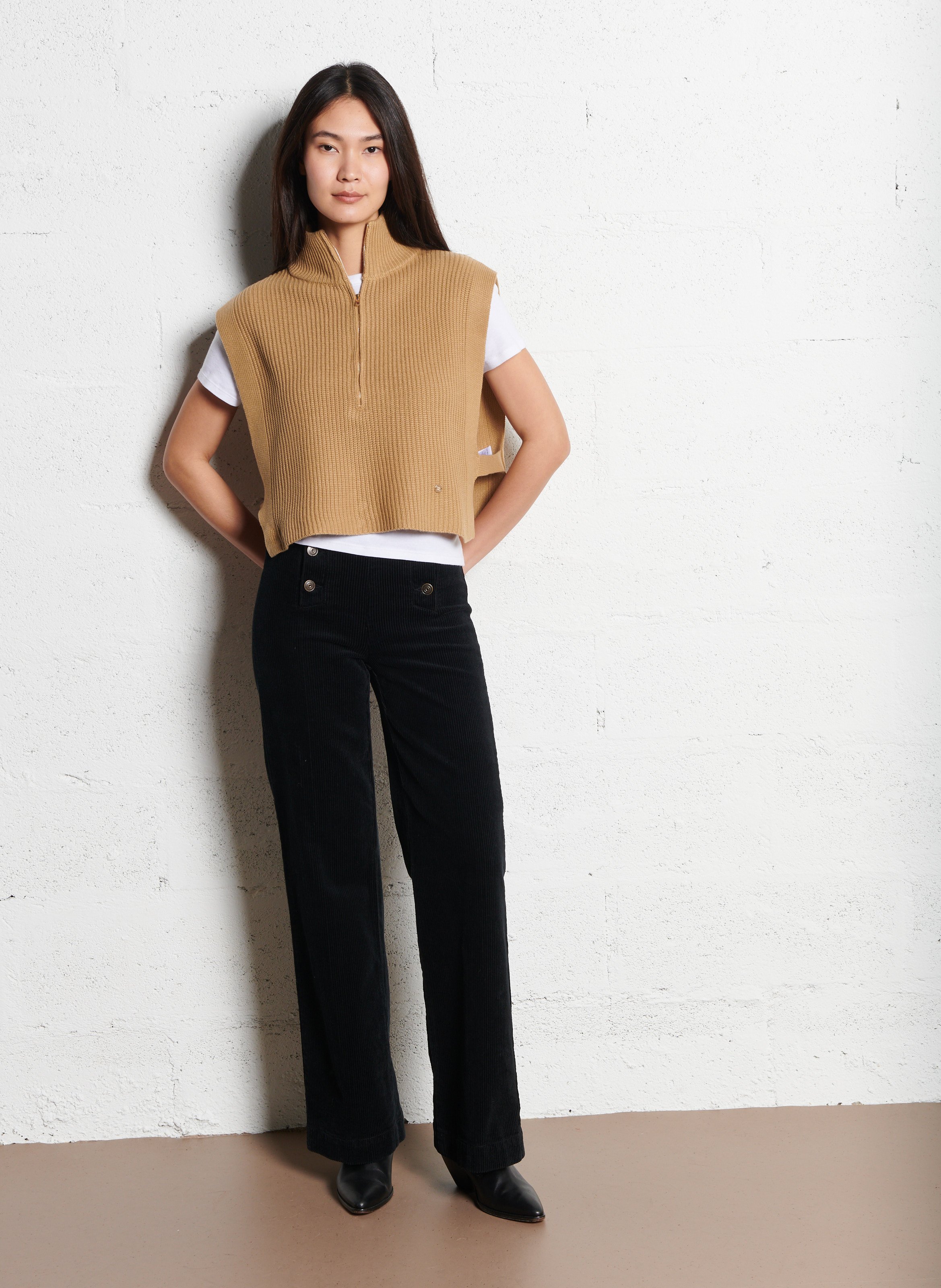 Corduroy carrot pants Black