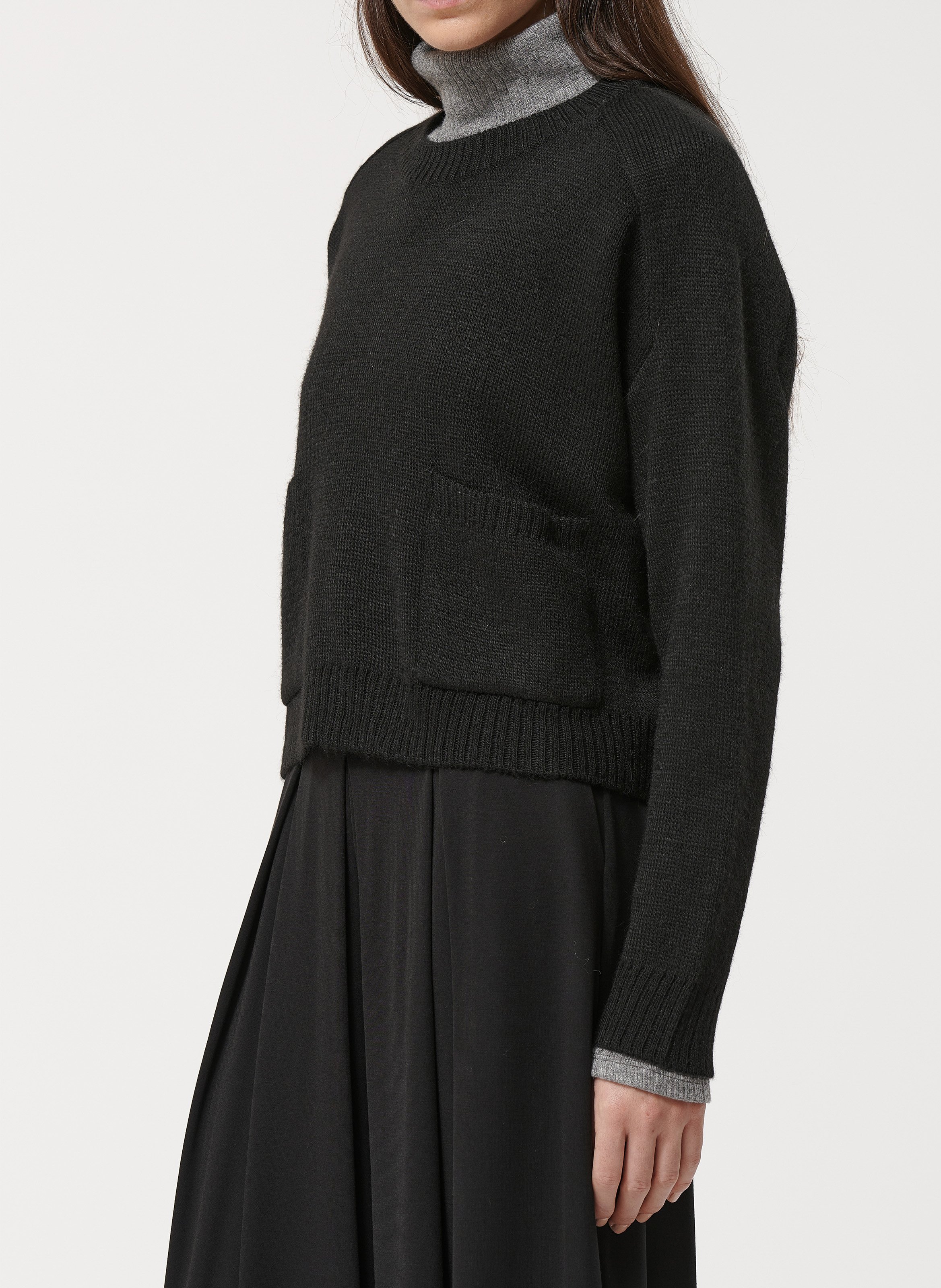 Suéter holgado liso con bolsillos. HUMILITY Negro