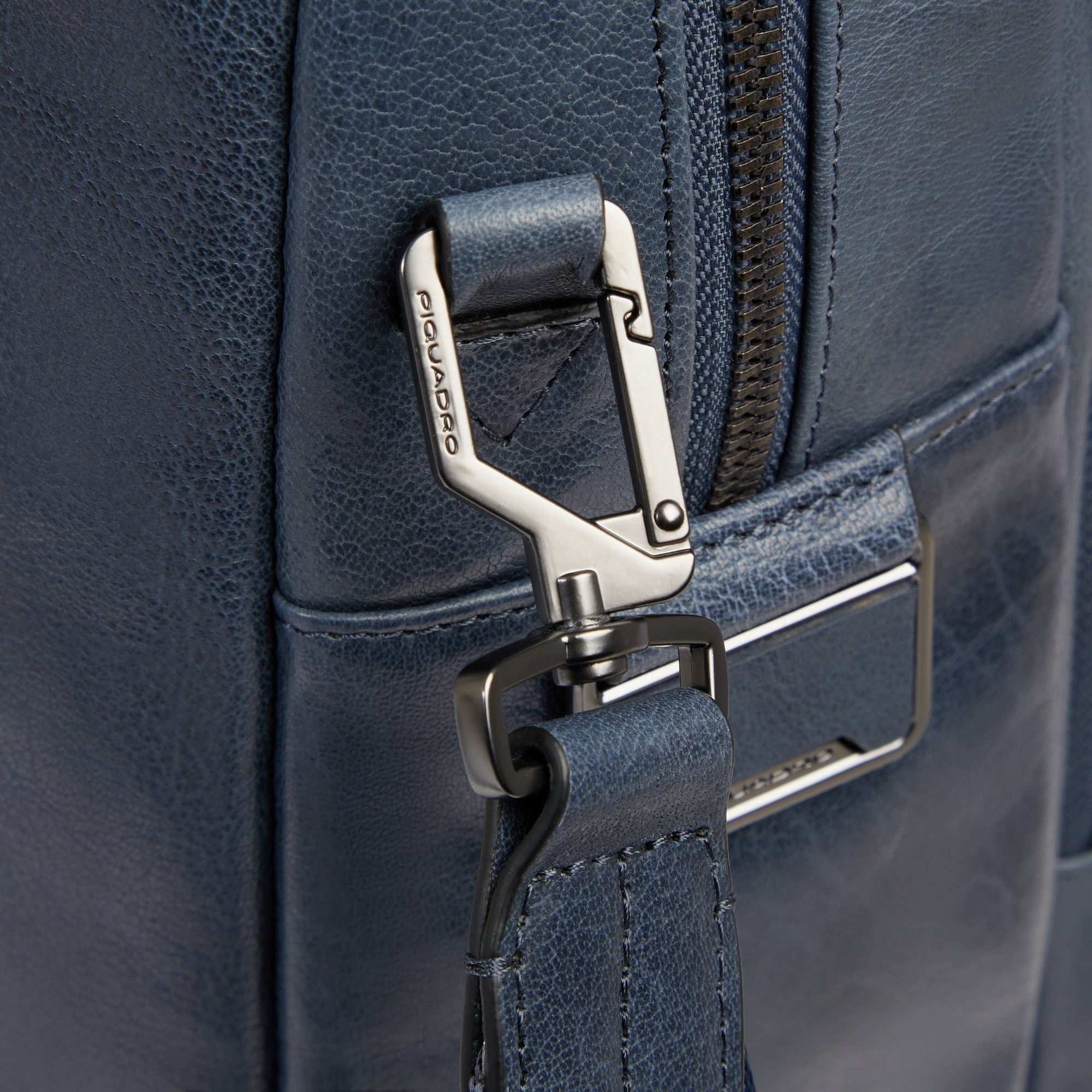 Customizable 15.6" laptop bag PIQUADRO Grey