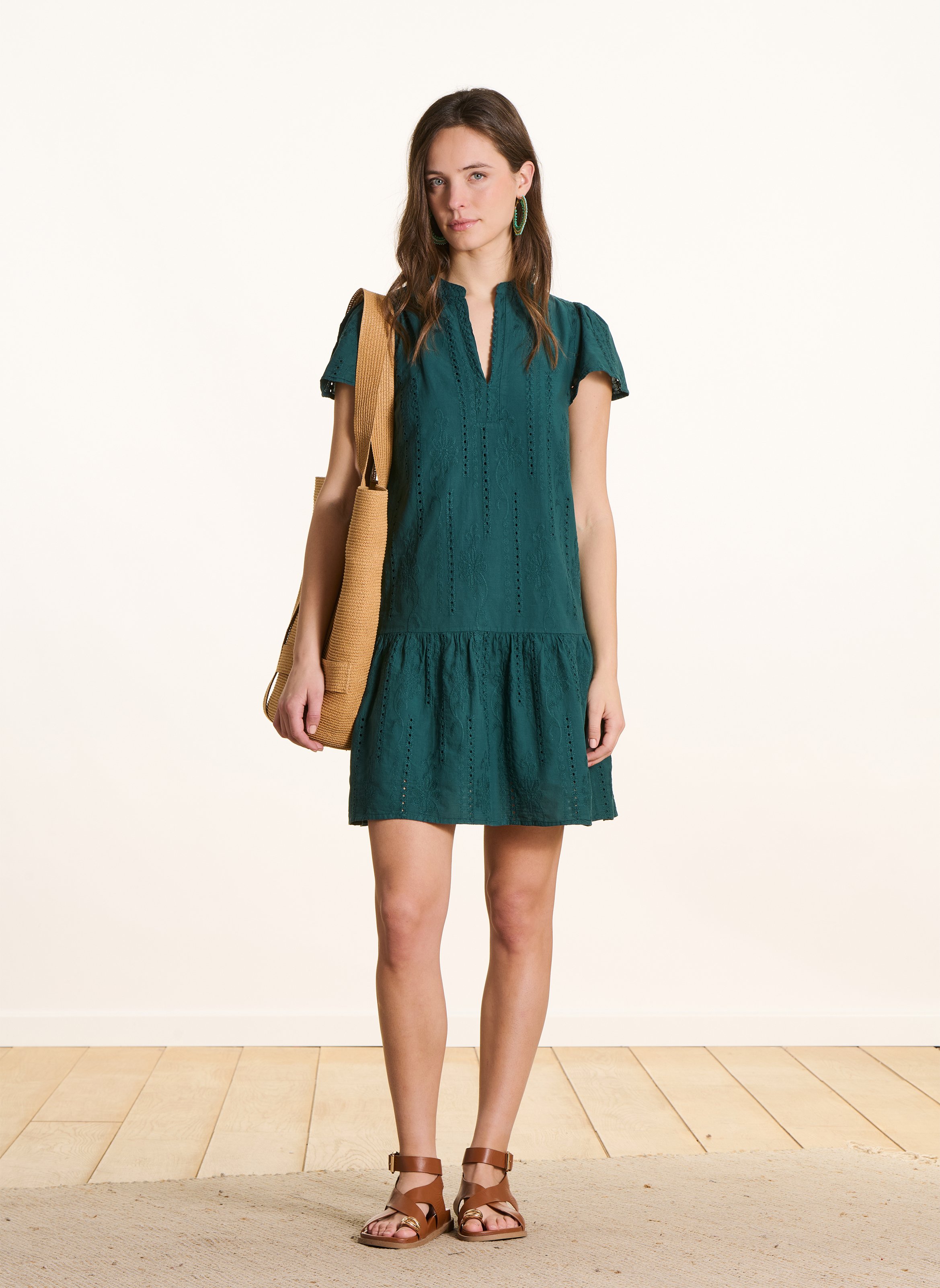 Robe courte en broderie anglaise  LA FEE MARABOUTEE