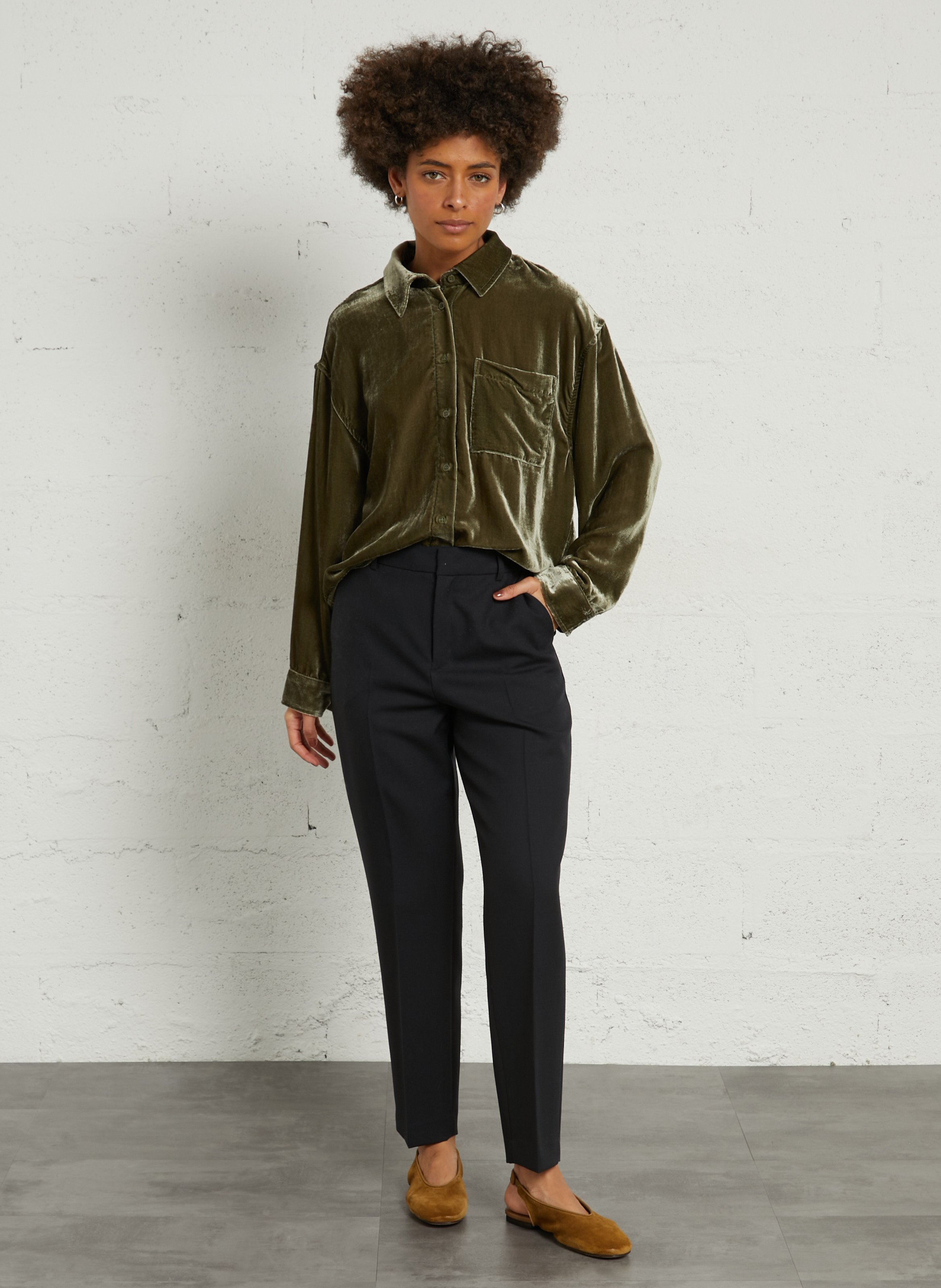 Gerade geschnittenes Hemd mit klassischem Kragen aus Samt AMERICAN VINTAGE Braun