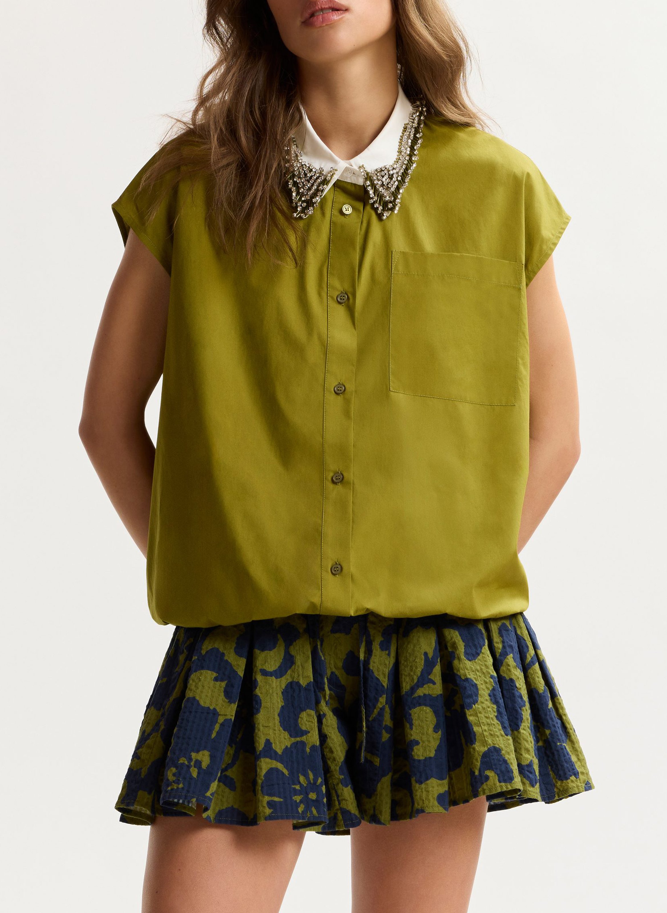 Boxy-Shirt mit Strasskragen ESSENTIEL ANTWERP Grun