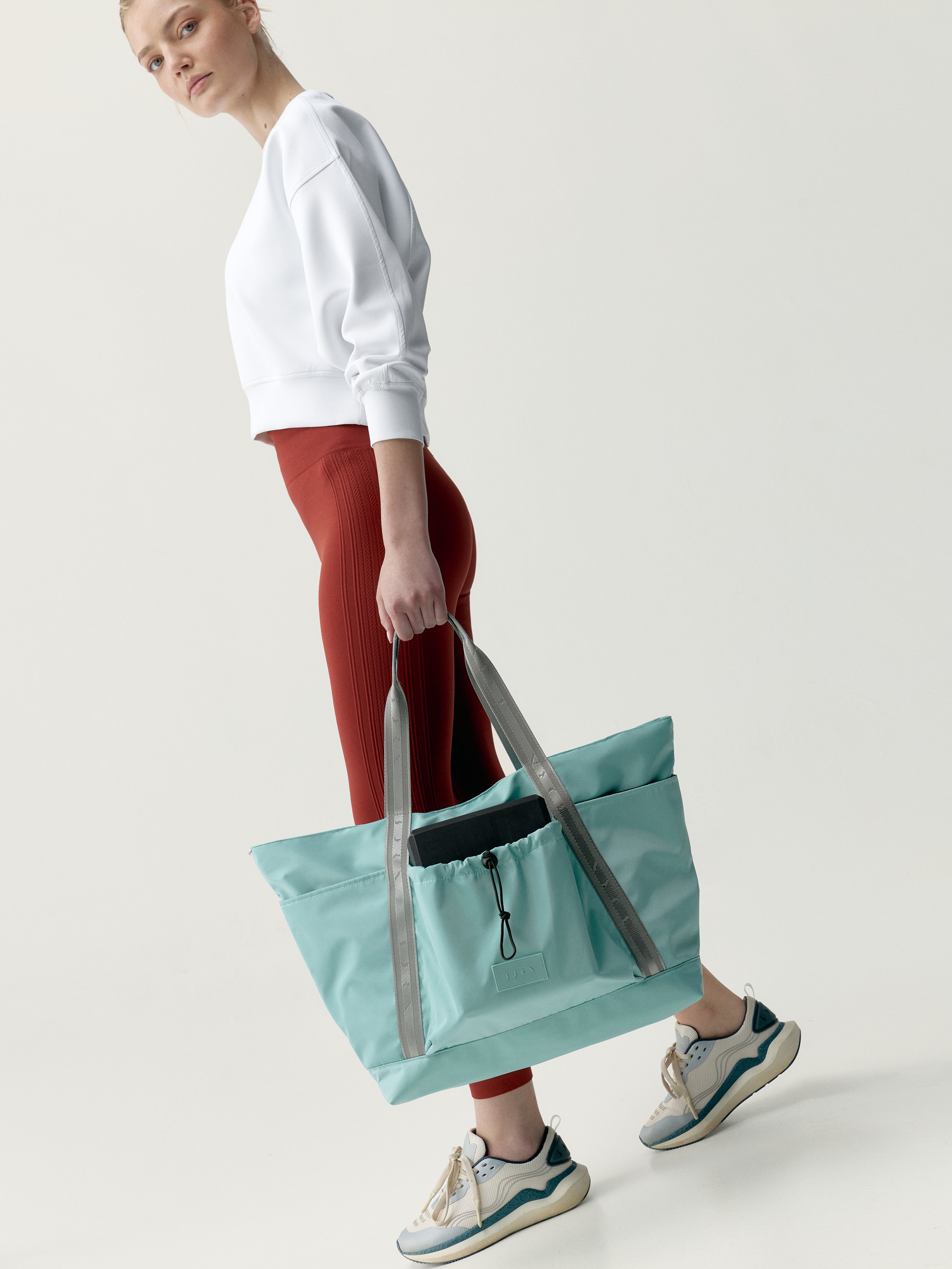 Large capacity outdoor sports bag BORN Green