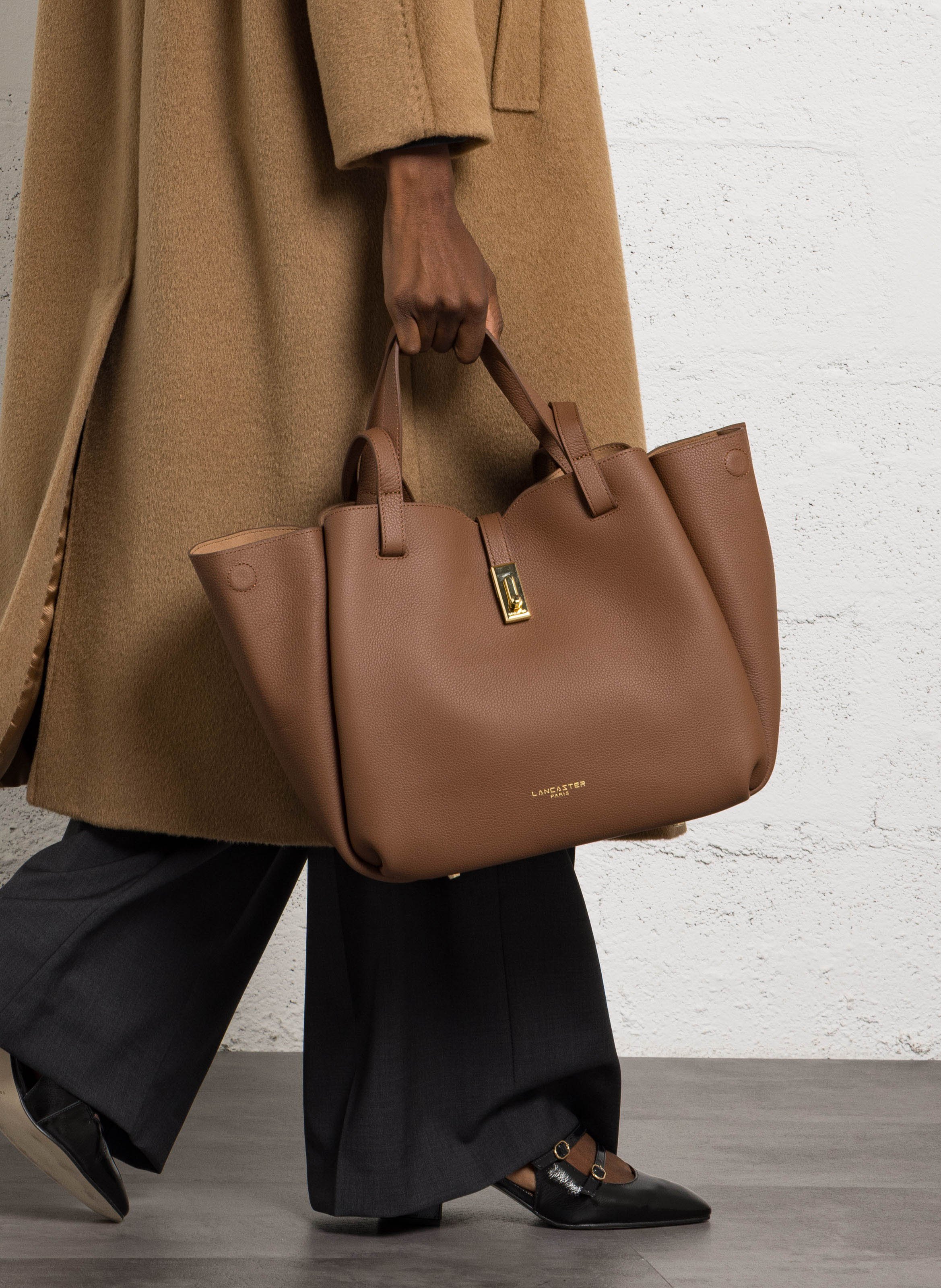 Shopper aus genarbtem Leder LANCASTER PARIS Braun