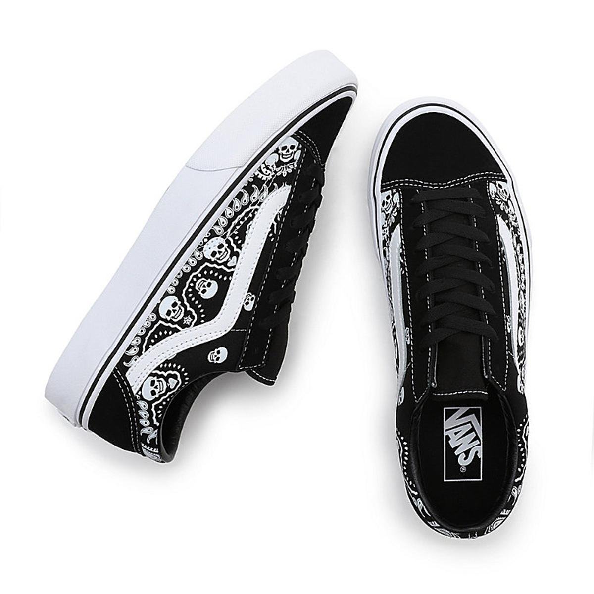 Low-top sneakers VANS Black