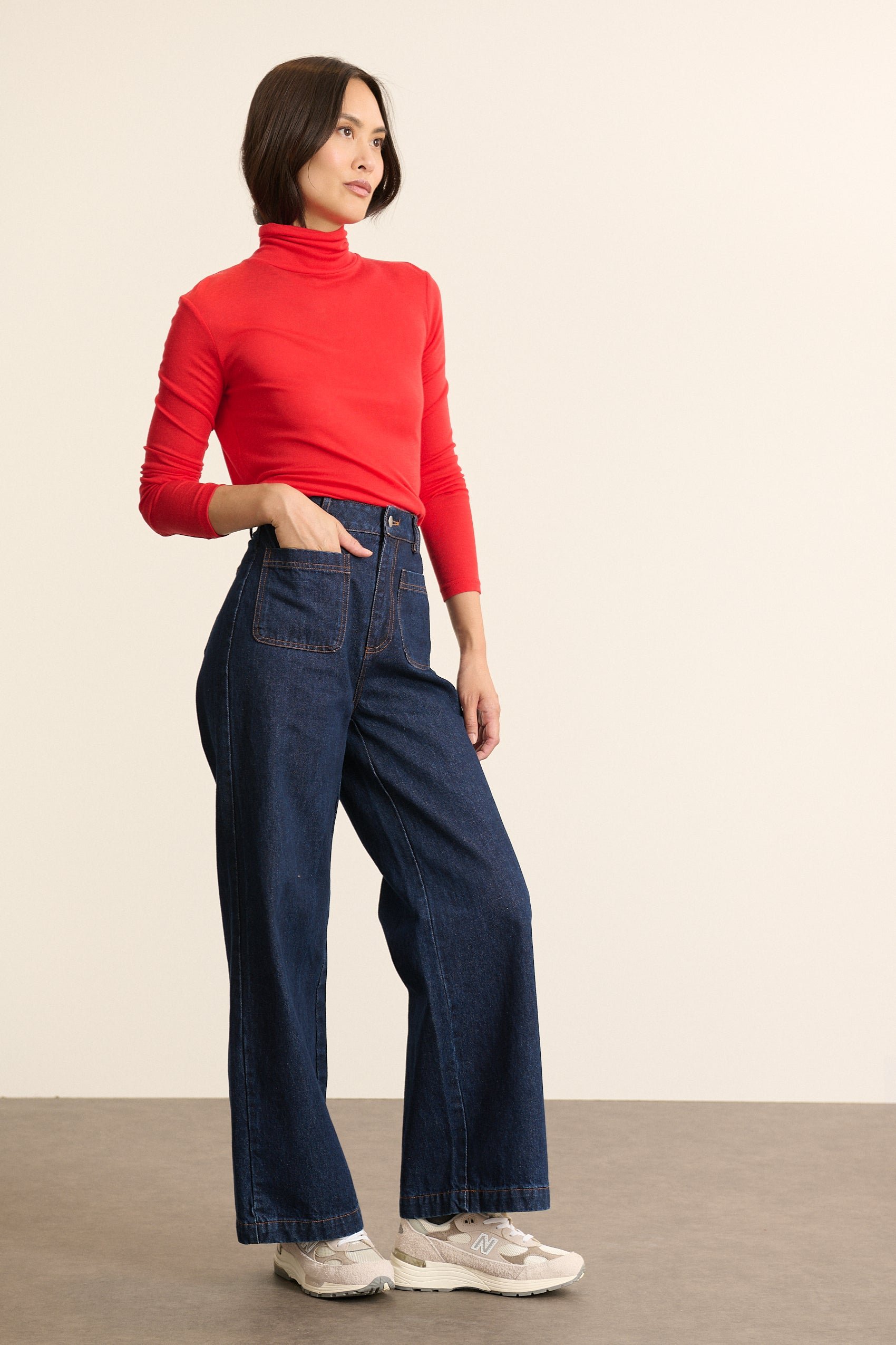 - Straight-leg jeans
- 5 pockets
- Straight cut
- Faded effect GARANCE PARIS Blue