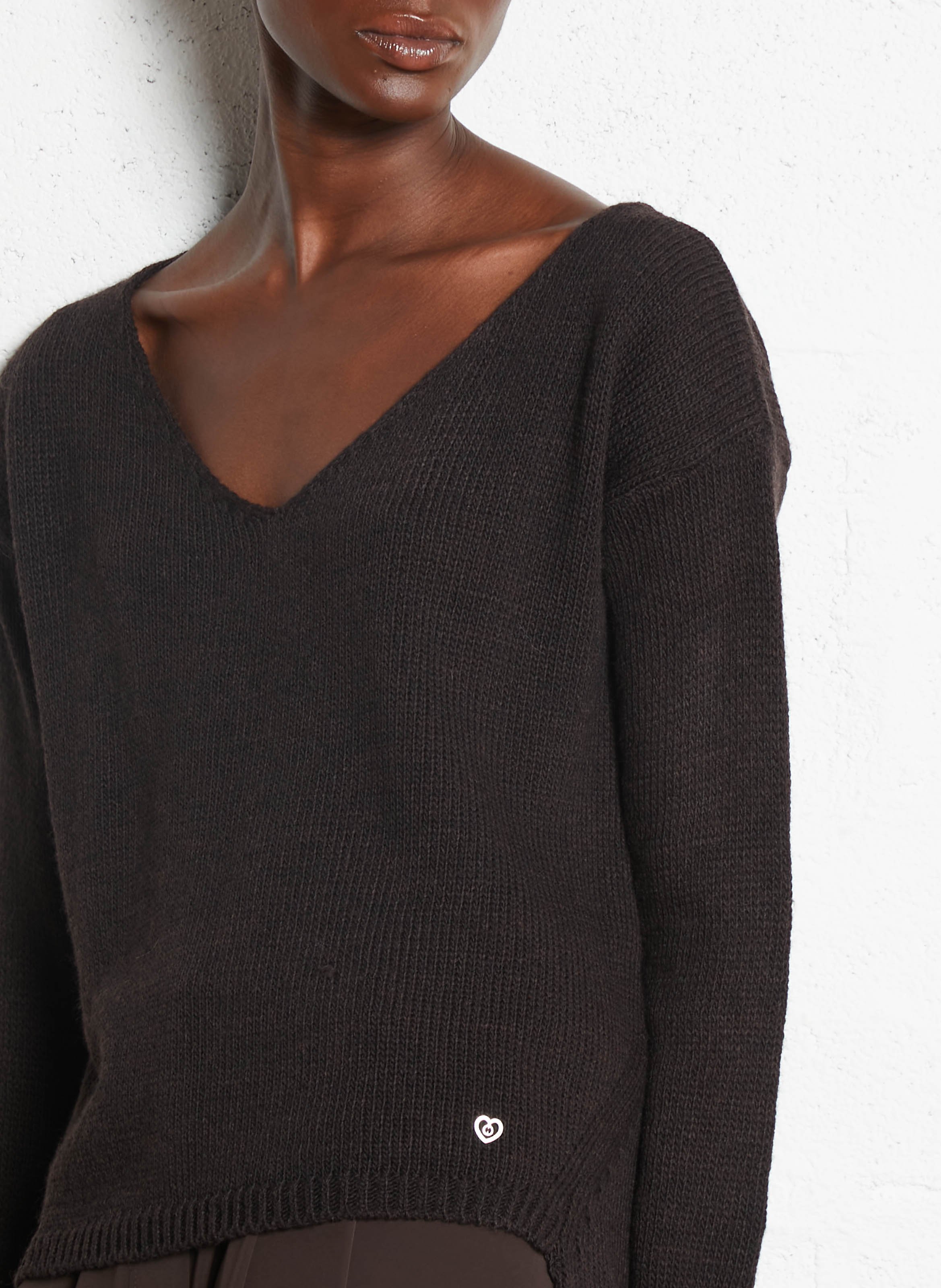 Pull V ample asymétrique uni PLEASE Marron