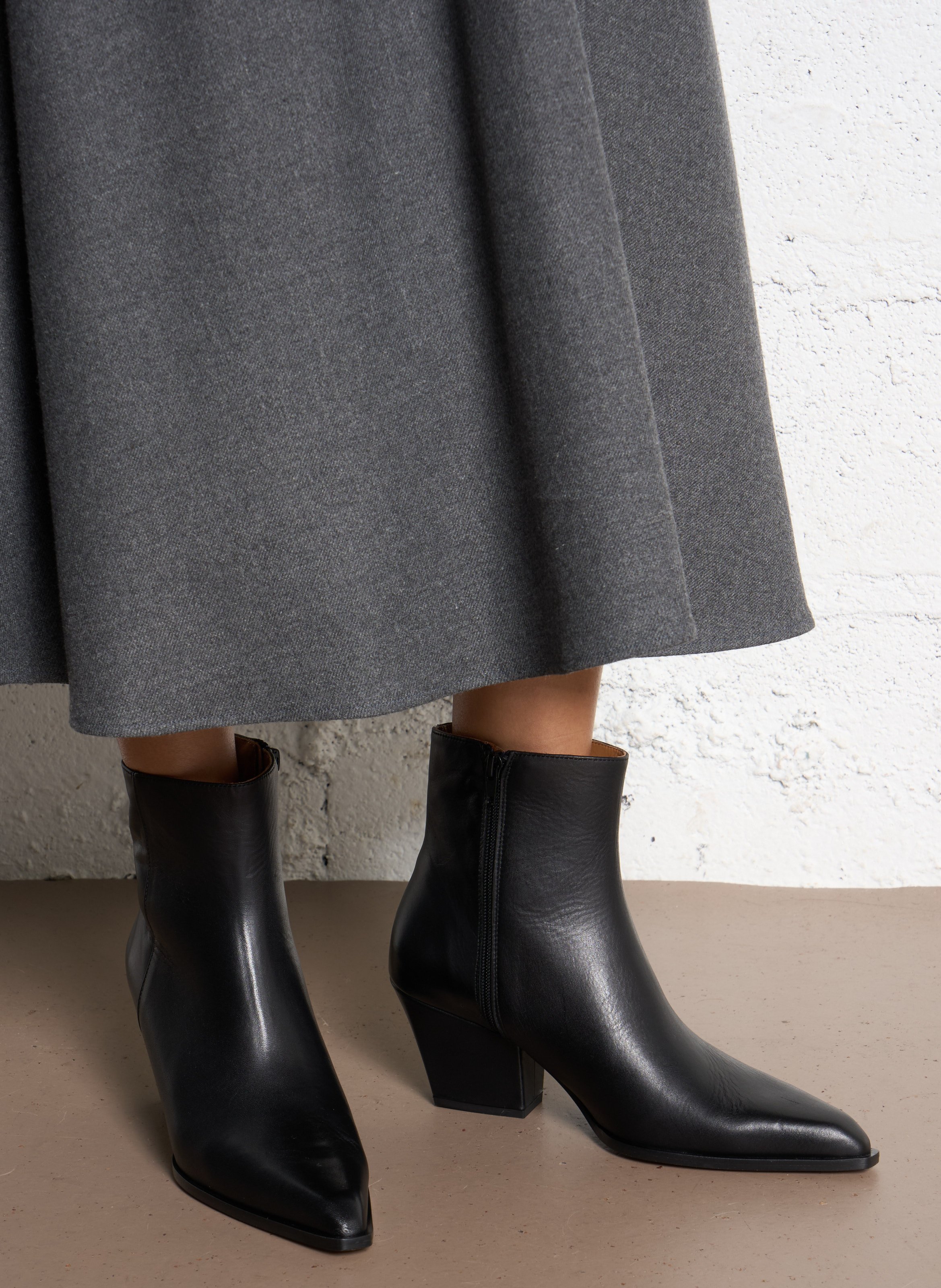 Bianca leather ankle boots TORAL Black