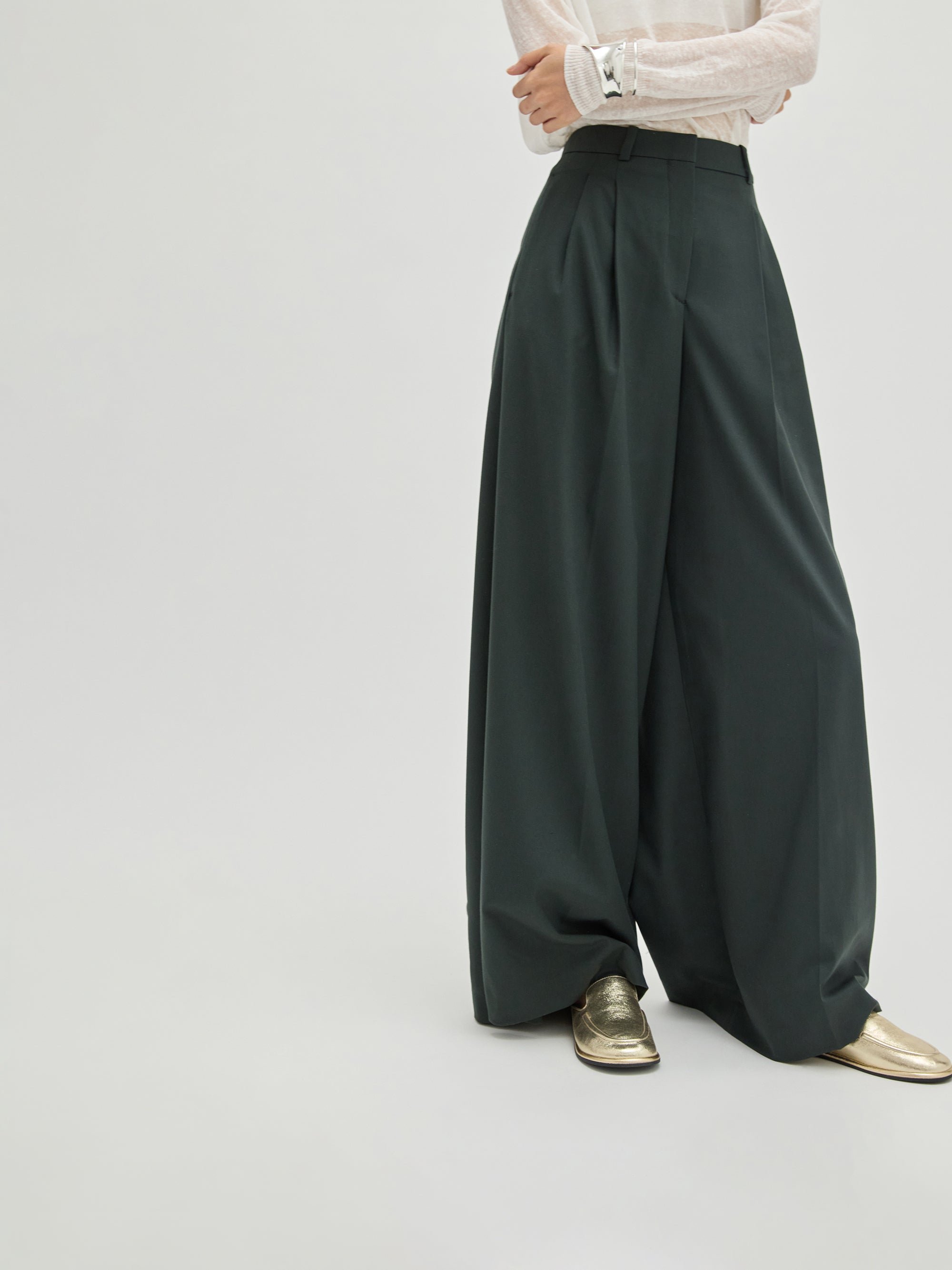 Flat leather mules with distressed and metallic effect VANESSA WU Golden