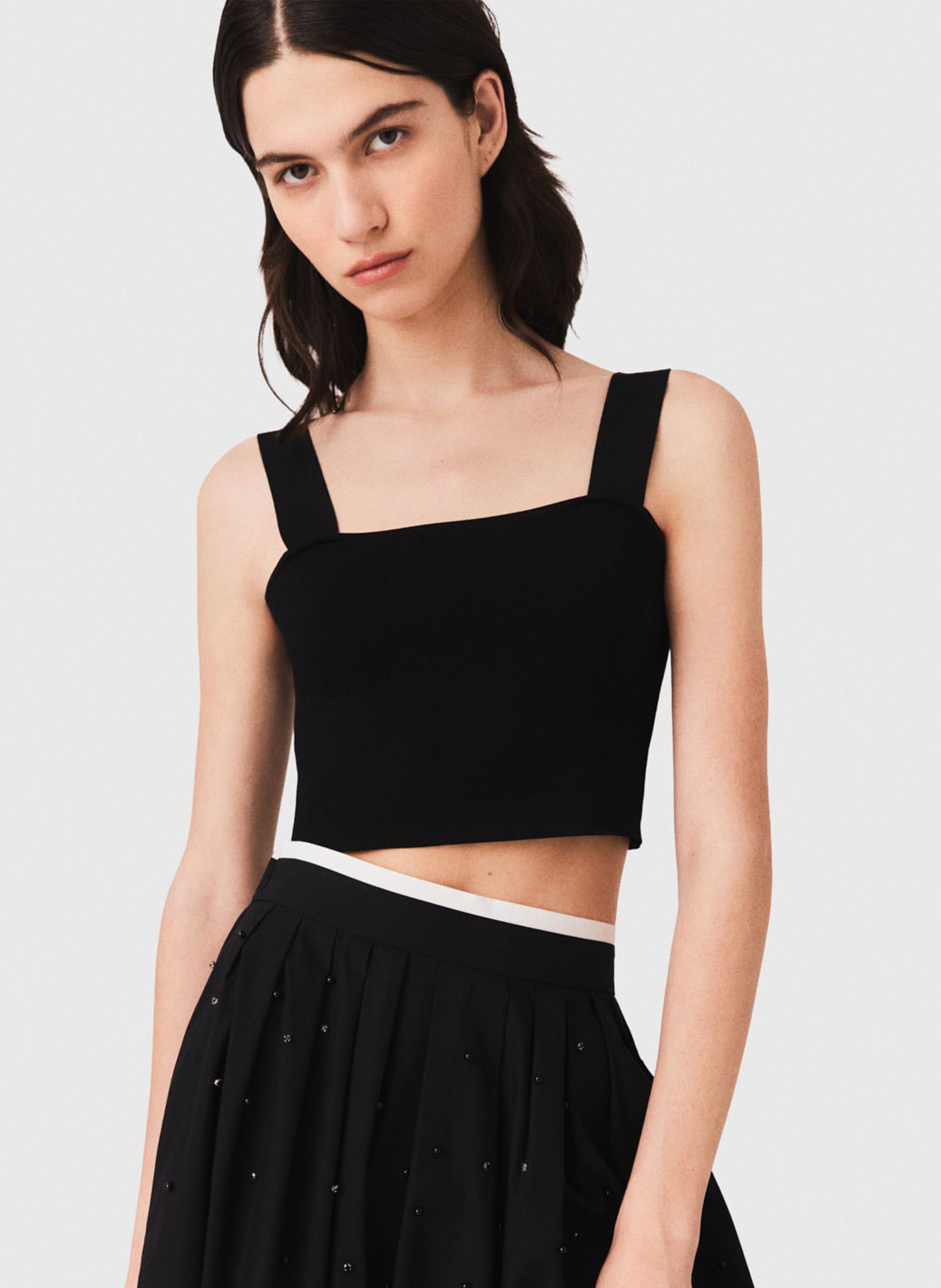 Top court moulant en maille MAJE Noir