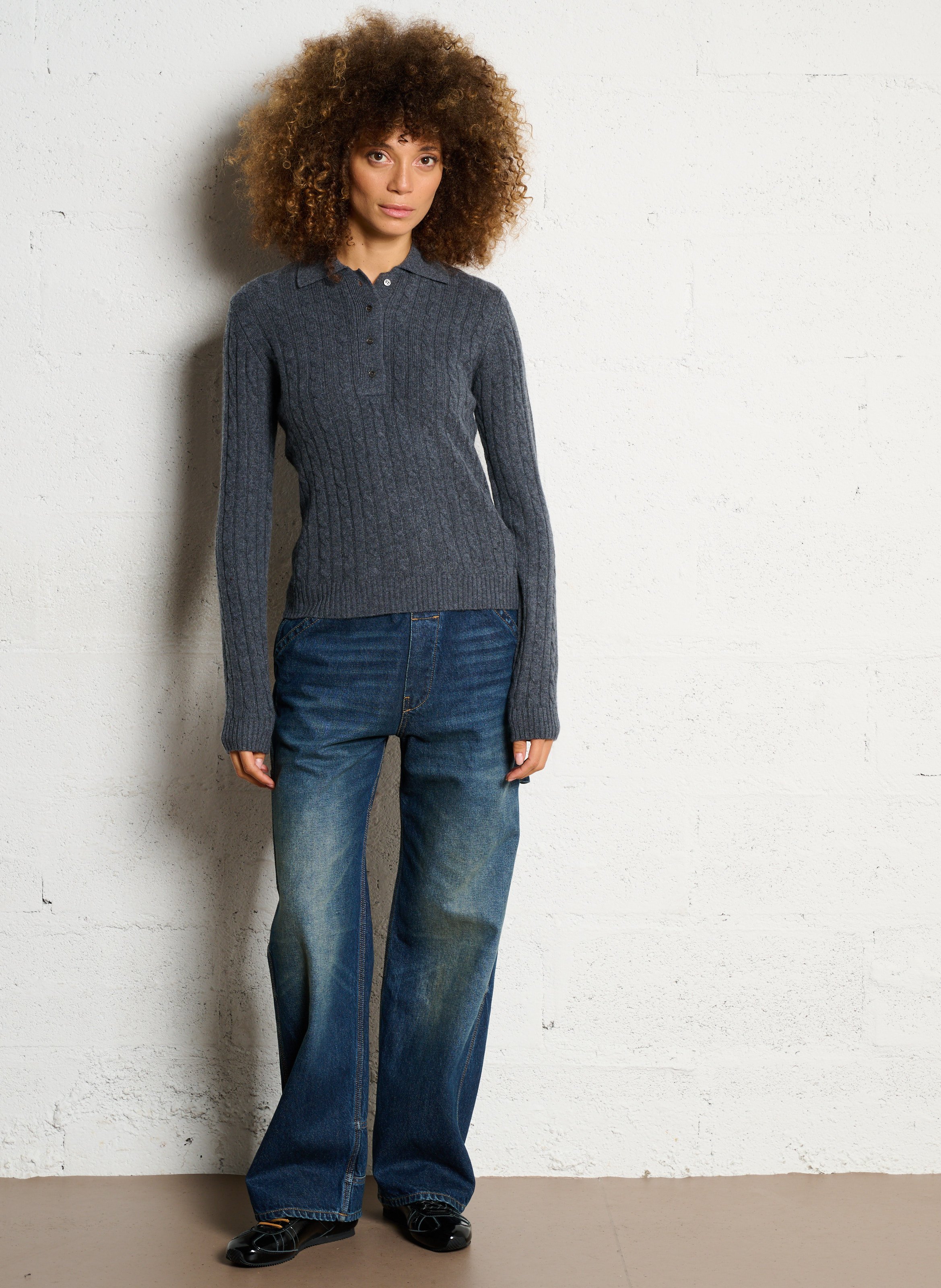 Pullover mit Polokragen aus verdrehtem Strick MARGAUX LONNBERG Silber