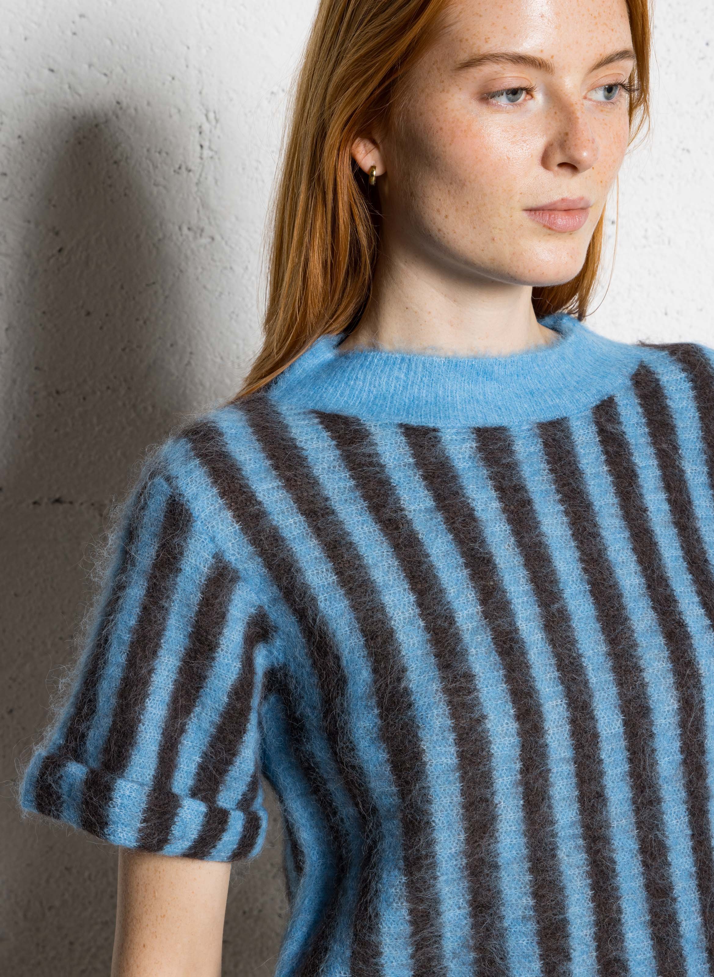 Short fitted sweater in striped knit AMERICAN VINTAGE Blue