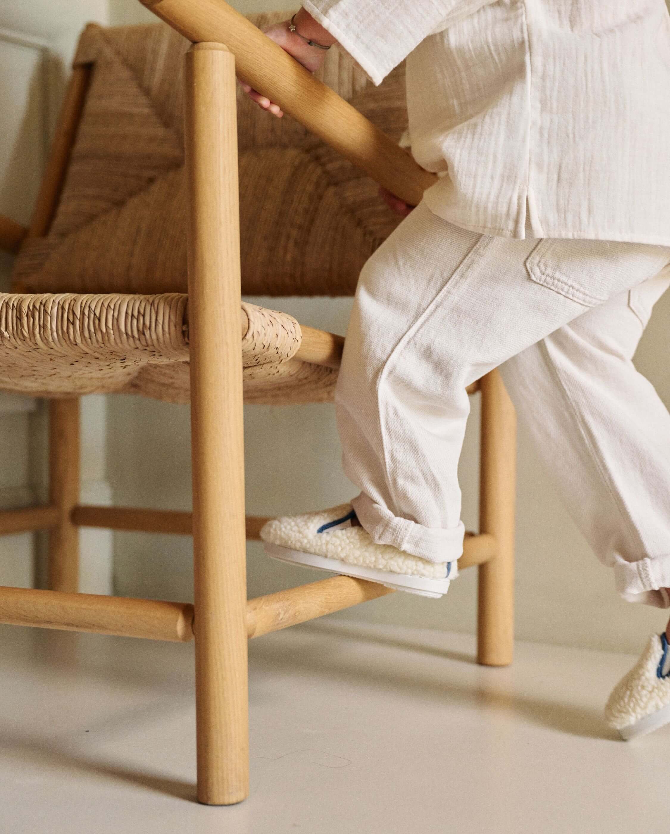 Child slipper in white wool bouclé. ANGARDE White