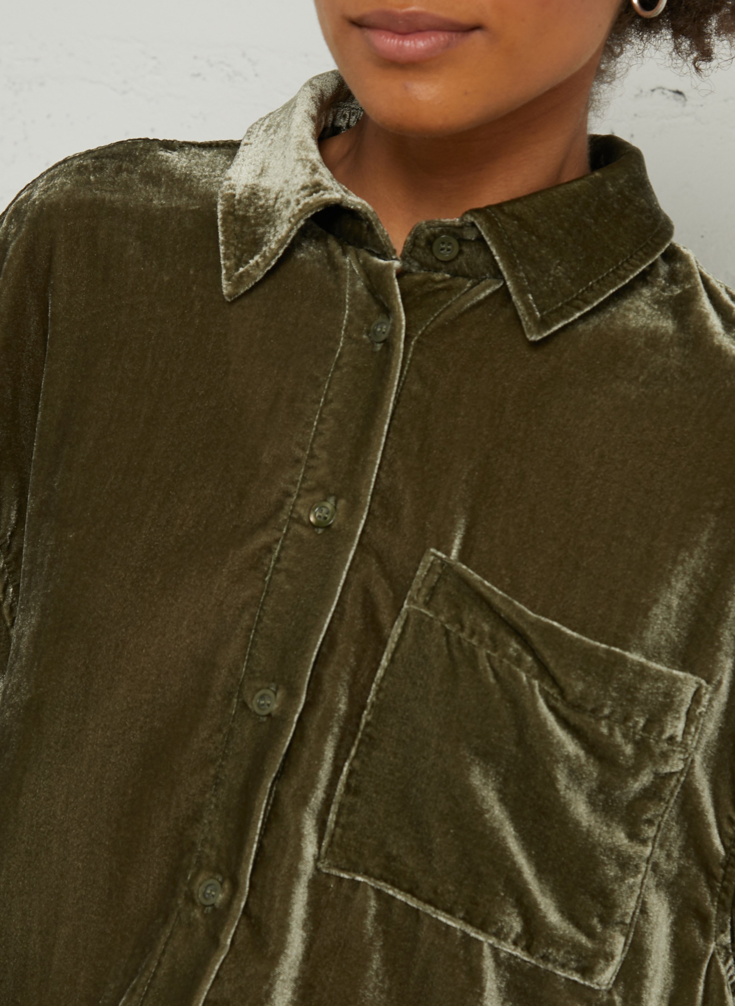 Gerade geschnittenes Hemd mit klassischem Kragen aus Samt AMERICAN VINTAGE Braun