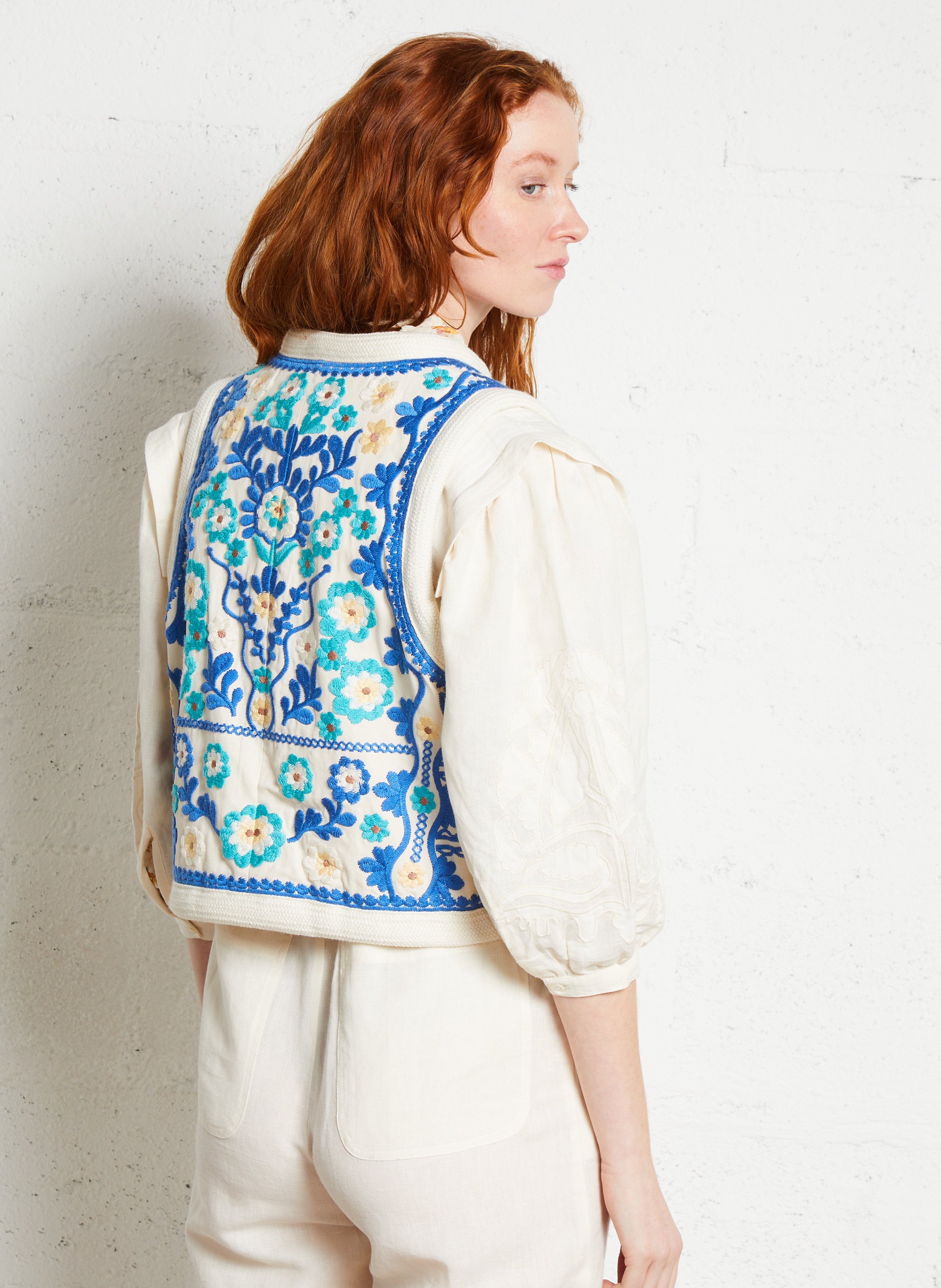 Gerade geschnittene Baumwollstrickjacke mit Rundhalskragen Weiss