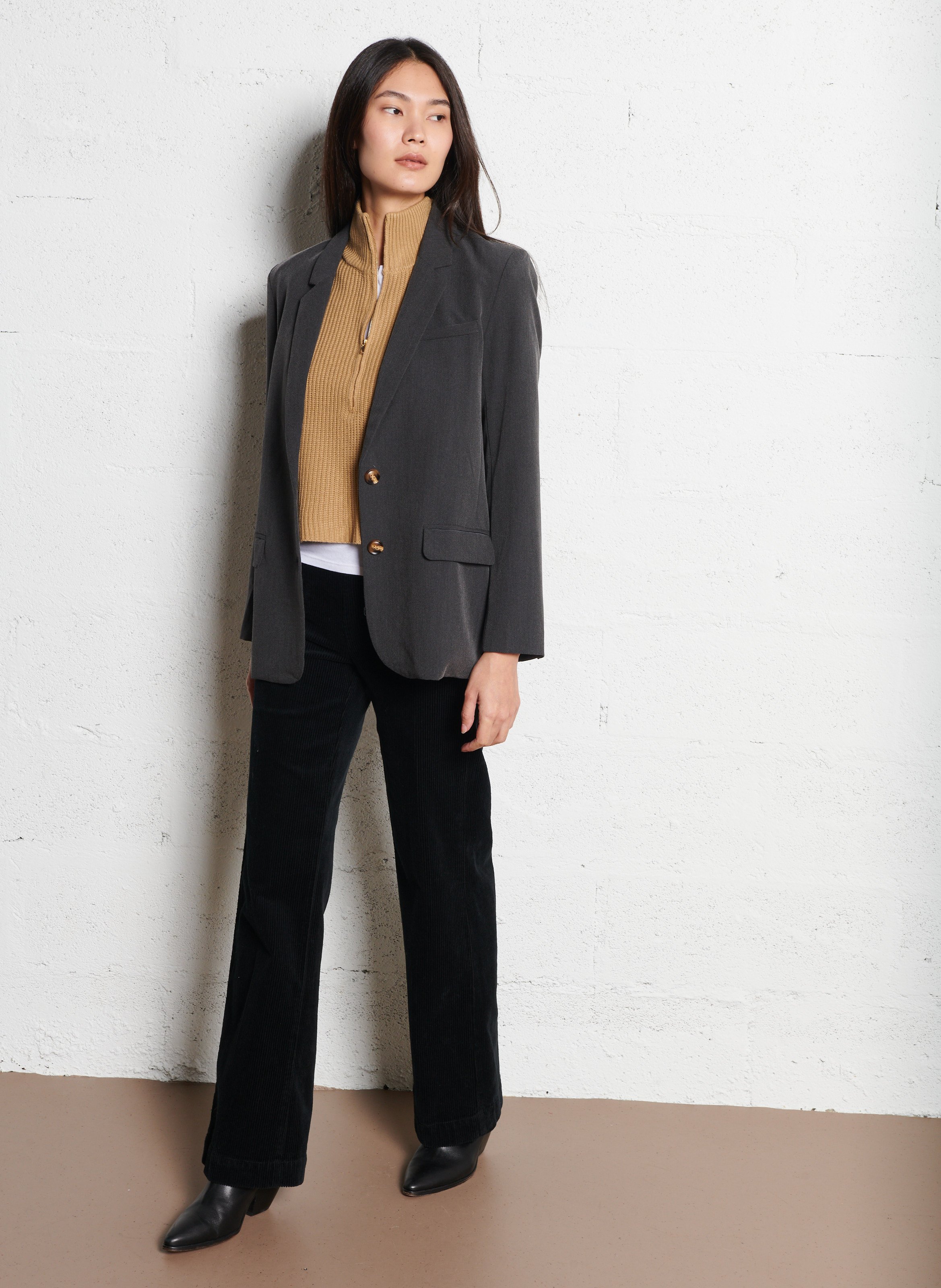 Corduroy carrot pants Black