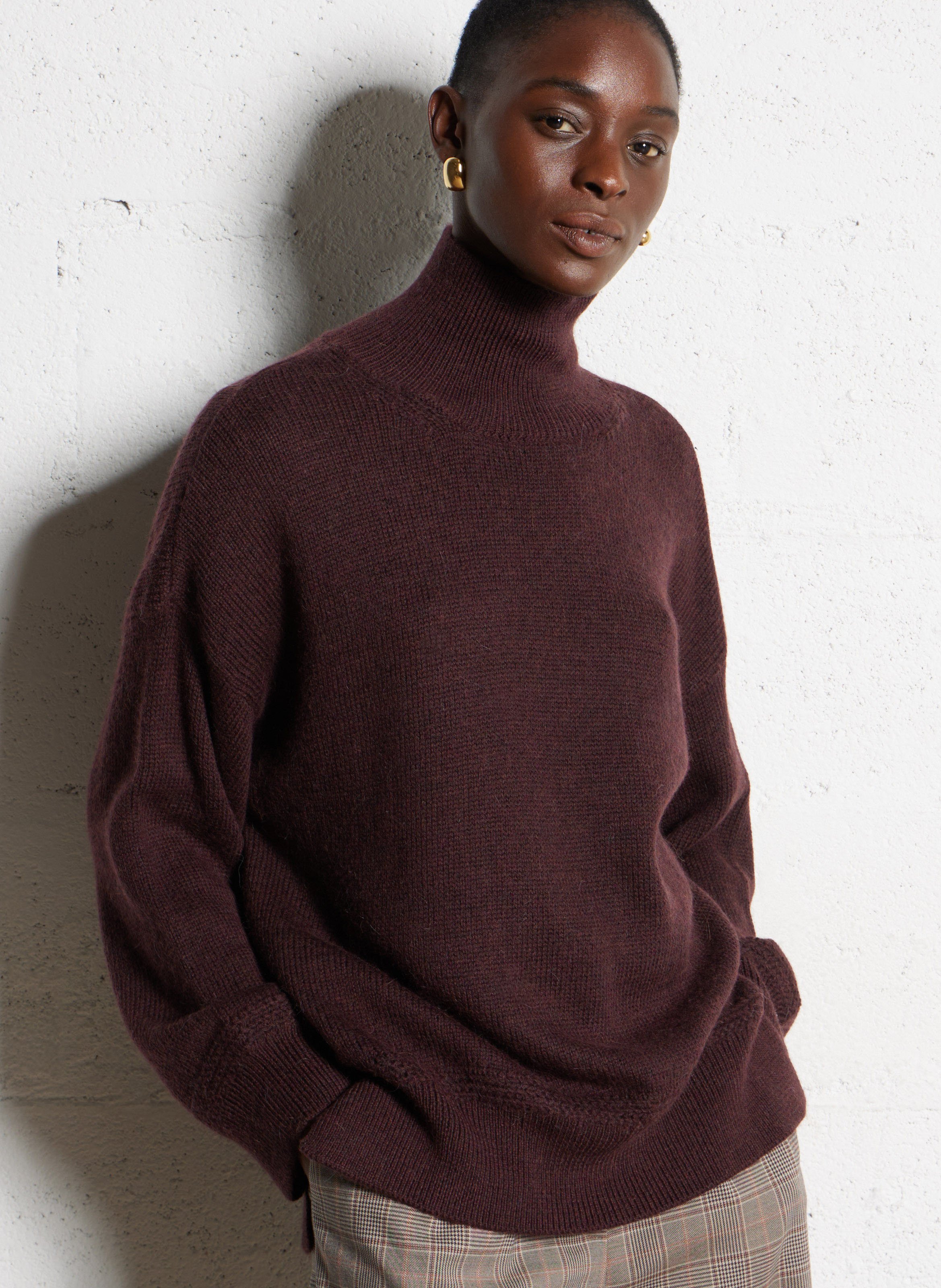 Pull ample col montant en laine mélangée DES PETITS HAUTS Marron