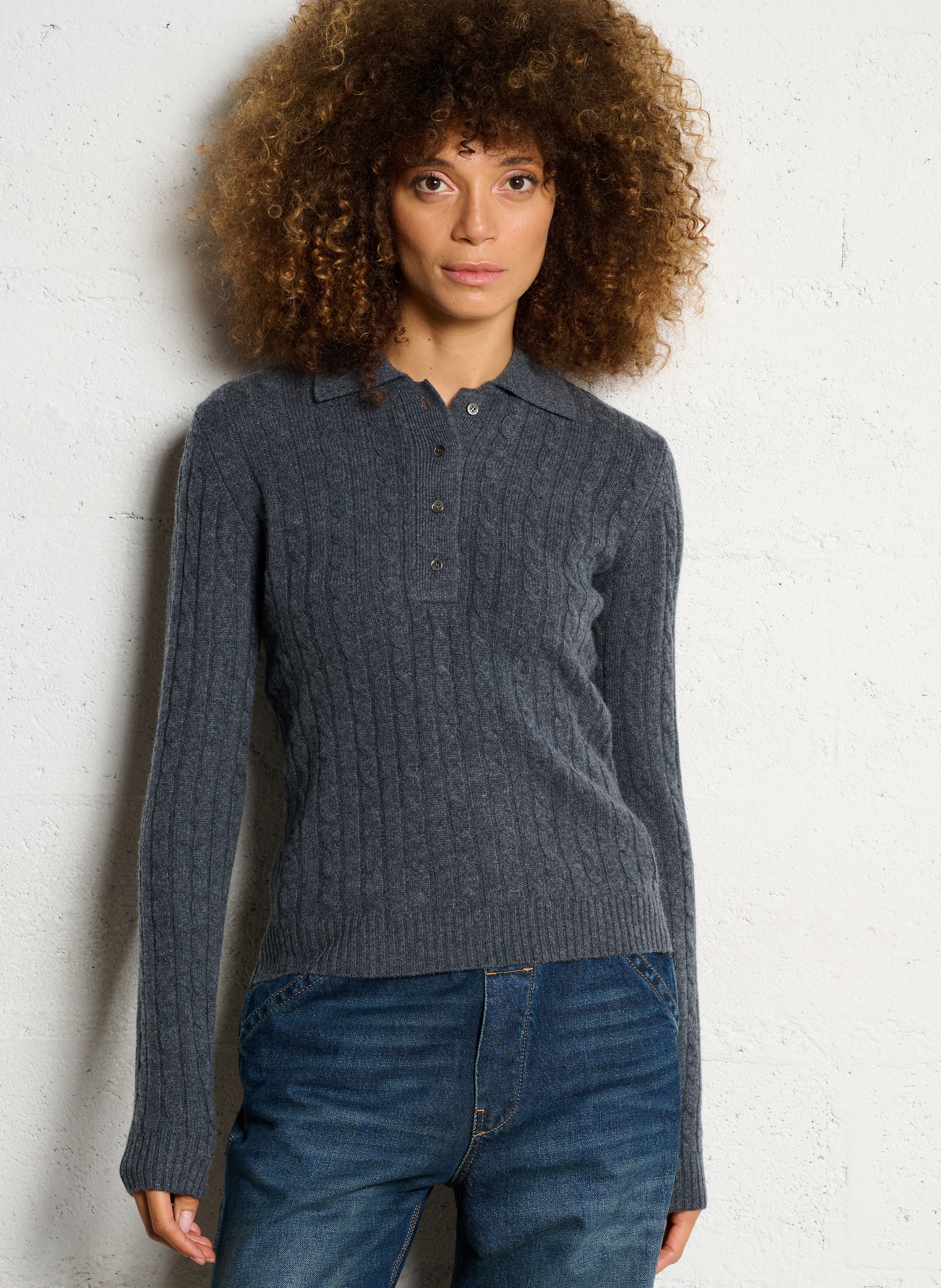 Pullover mit Polokragen aus verdrehtem Strick MARGAUX LONNBERG Silber