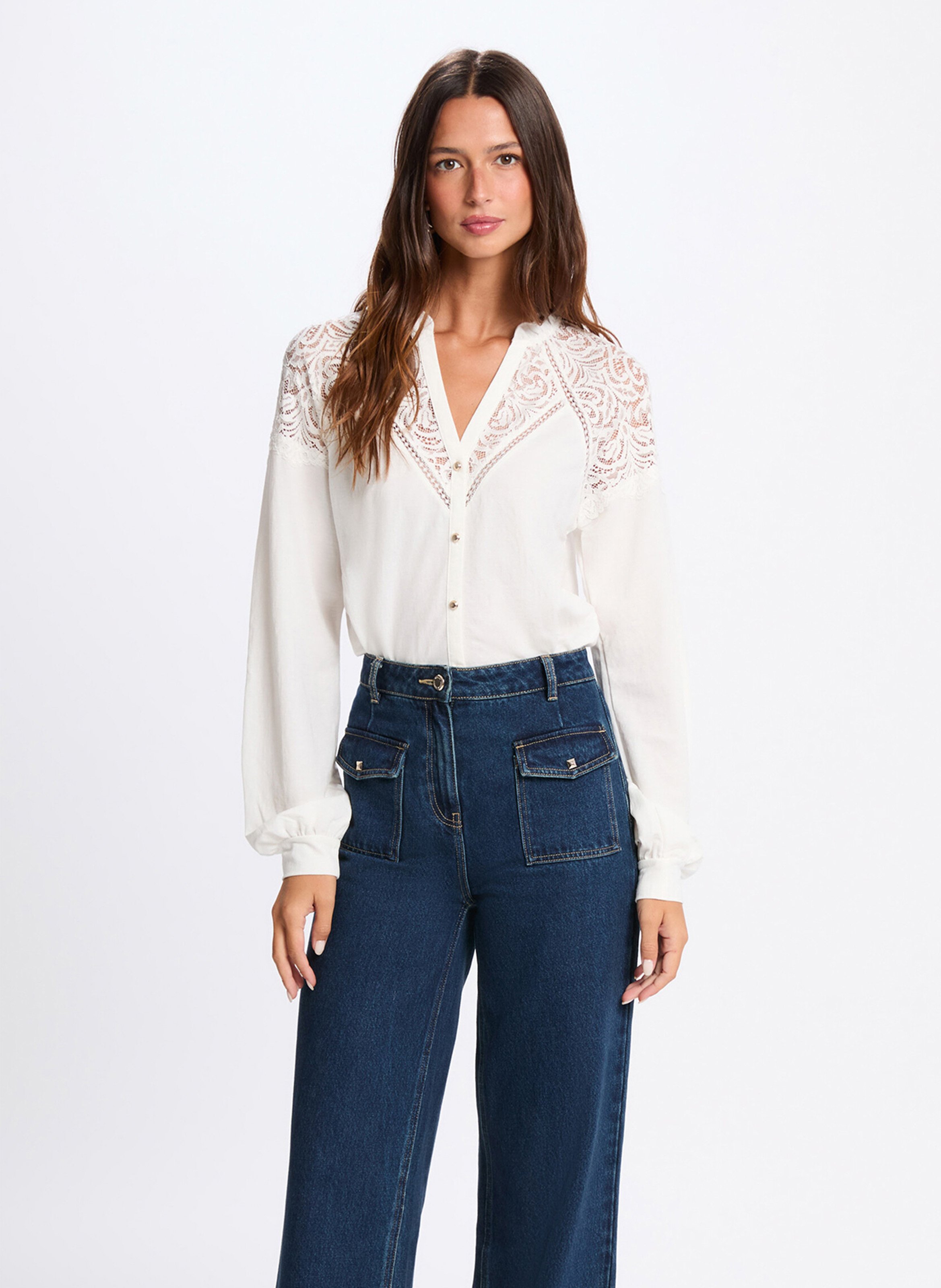 Blouse V-neck buttoned in lace MORGAN White