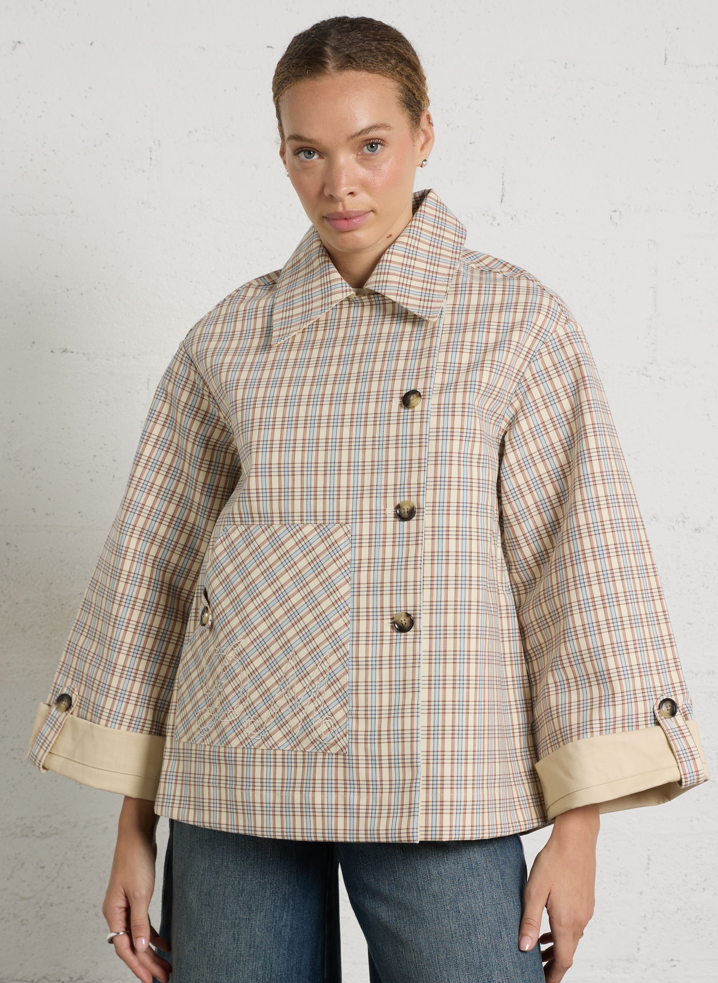 Oversized trenchcoat met klassieke kraag in biologisch katoen met print. DAMSON MADDER Beige