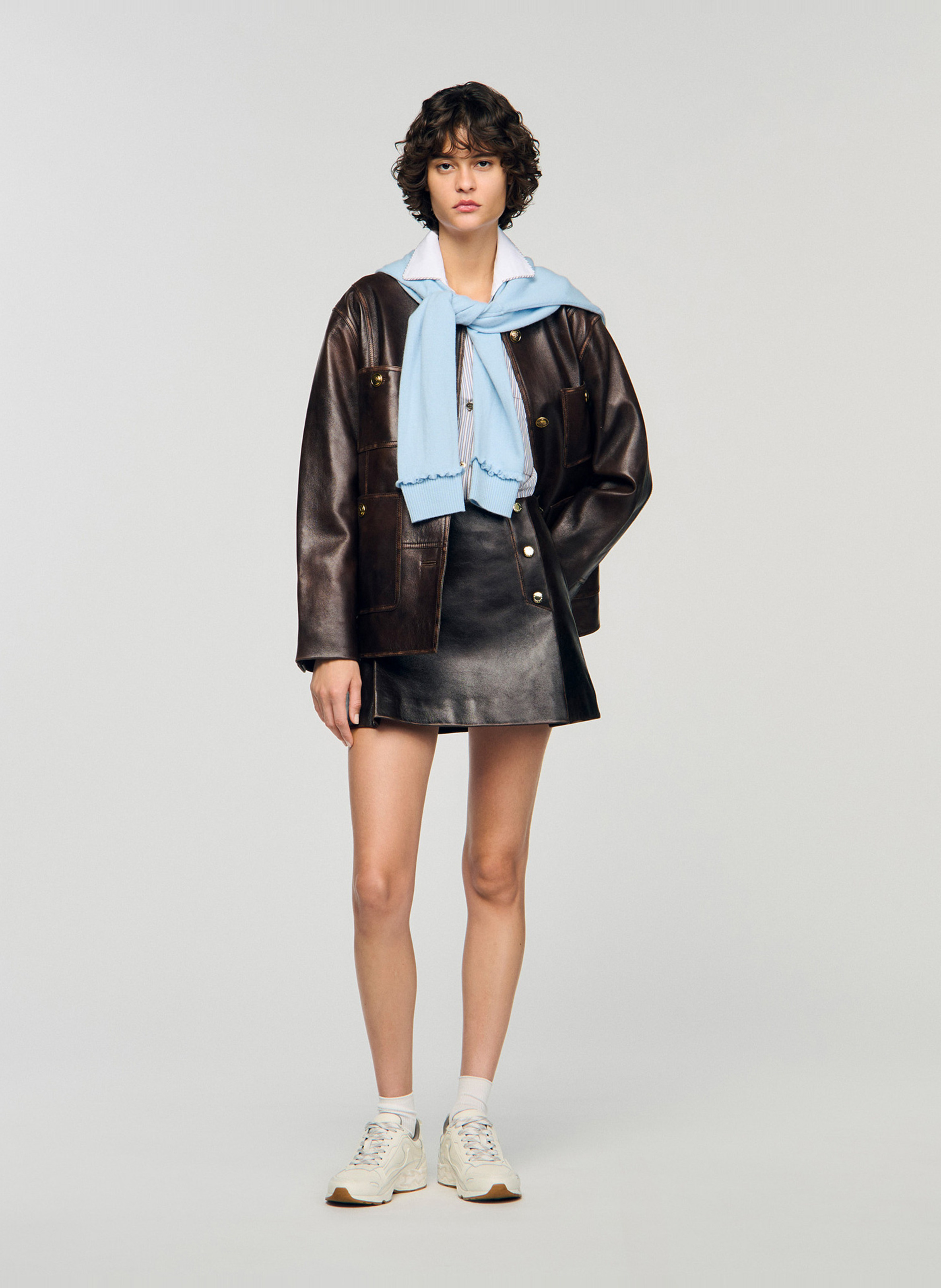 Jupe courte boutonnée en cuir SANDRO Marron