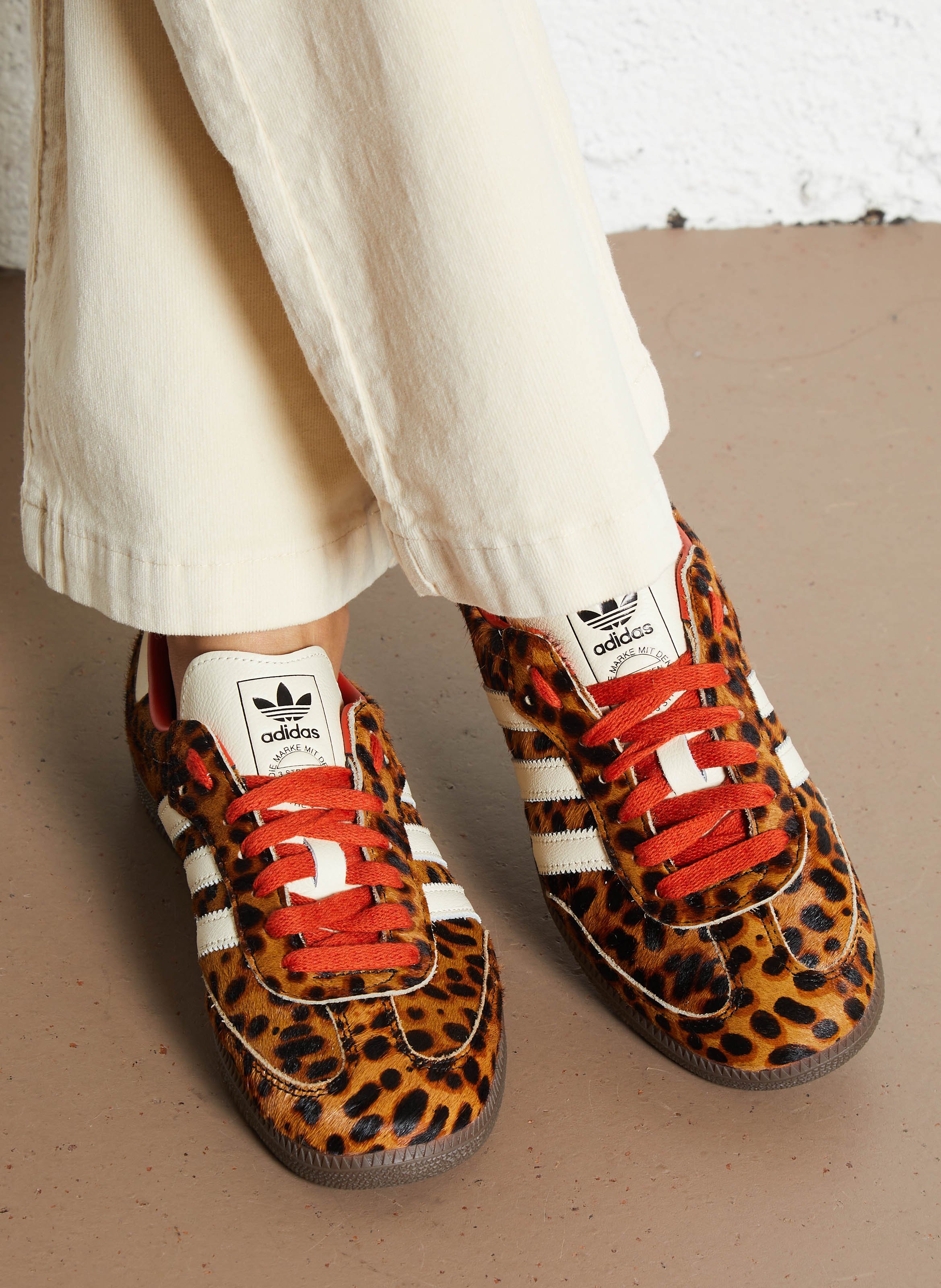 Baskets basses en cuir ADIDAS Marron