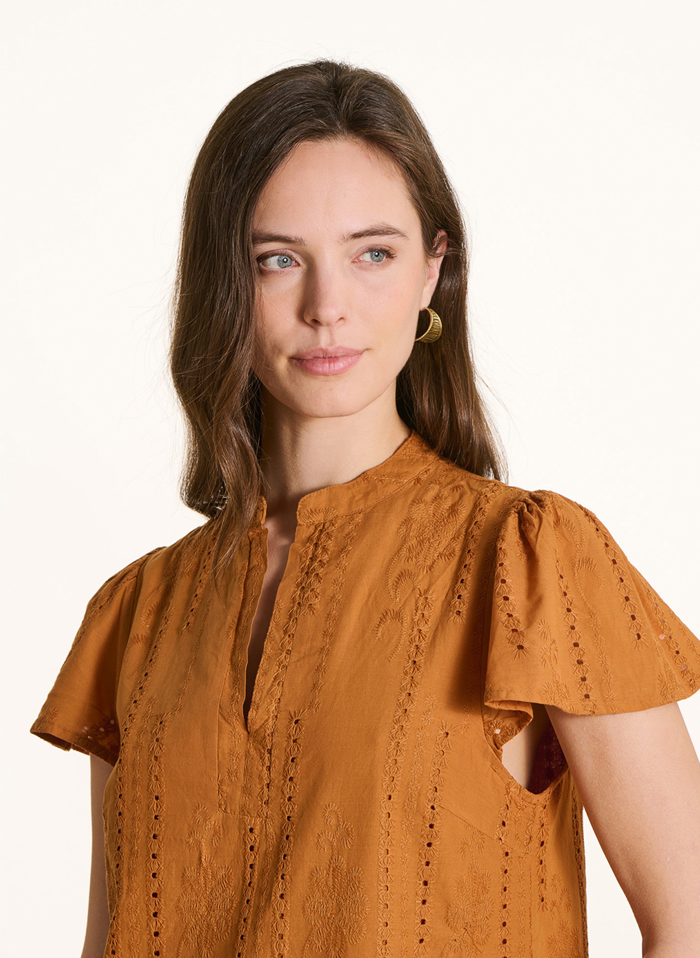 Robe courte en broderie anglaise  LA FEE MARABOUTEE Marron