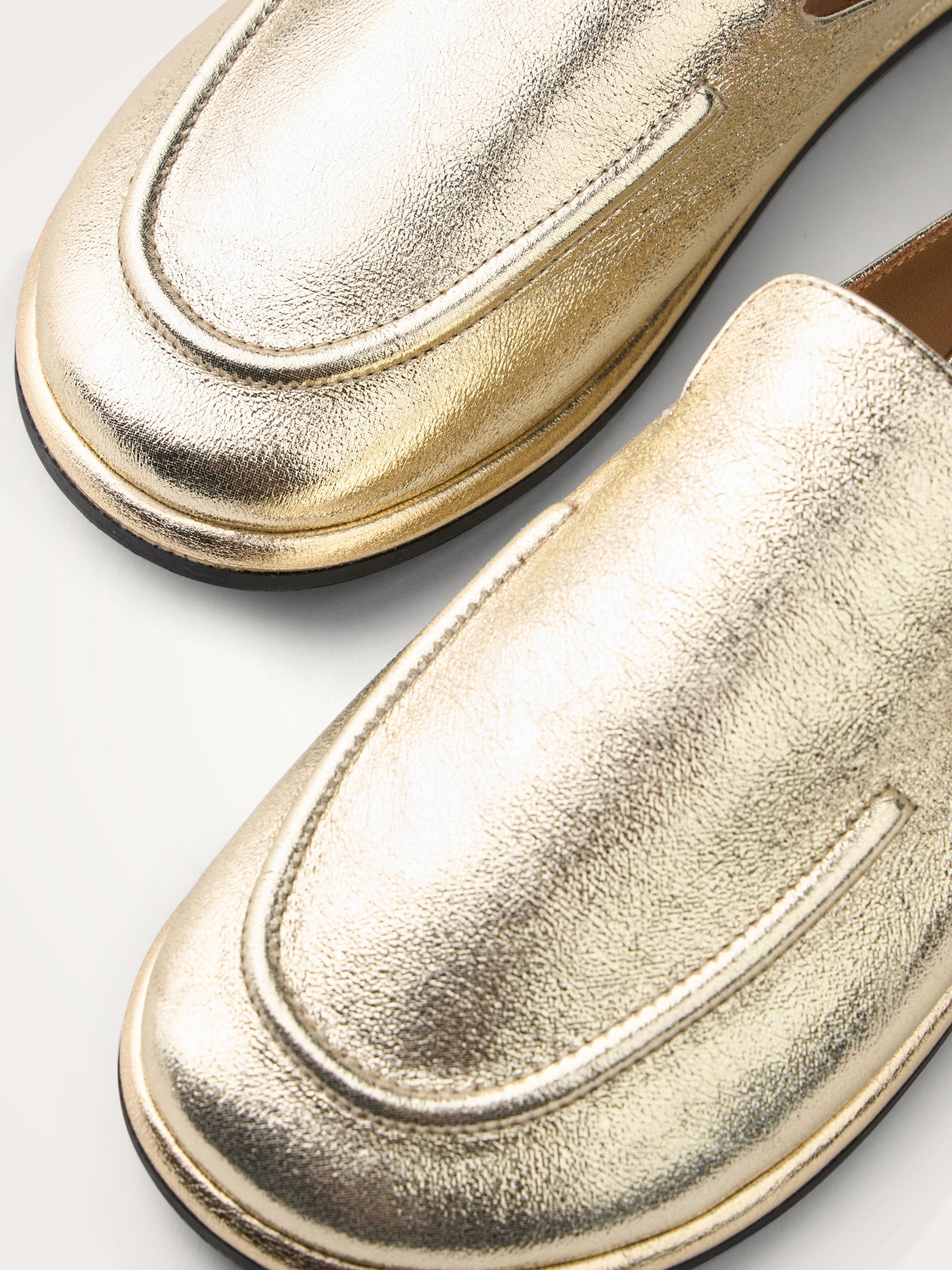 Flat leather mules with distressed and metallic effect VANESSA WU Golden
