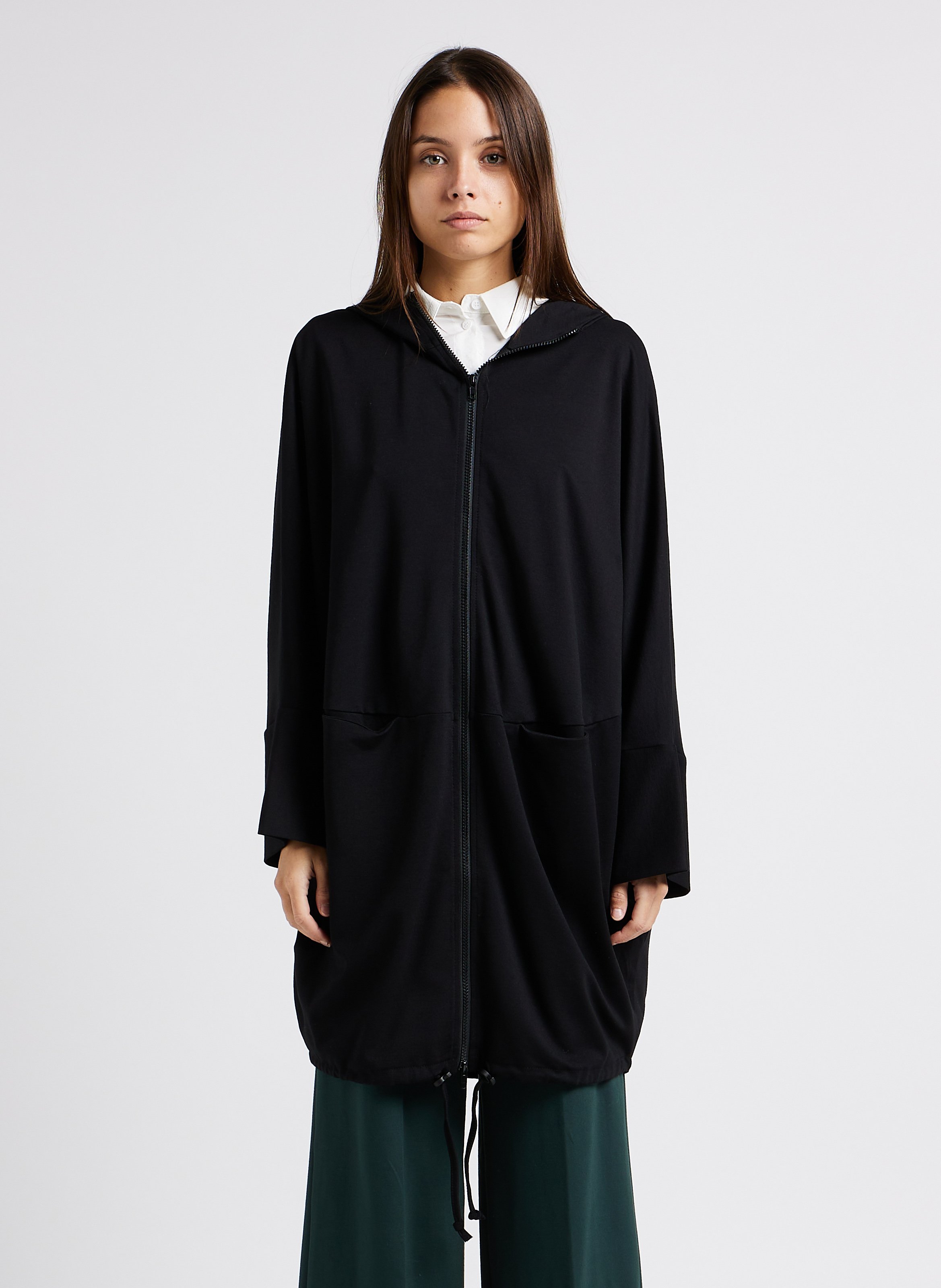 Veste Longue Oversize Capuche Noir Humility Femme Place des