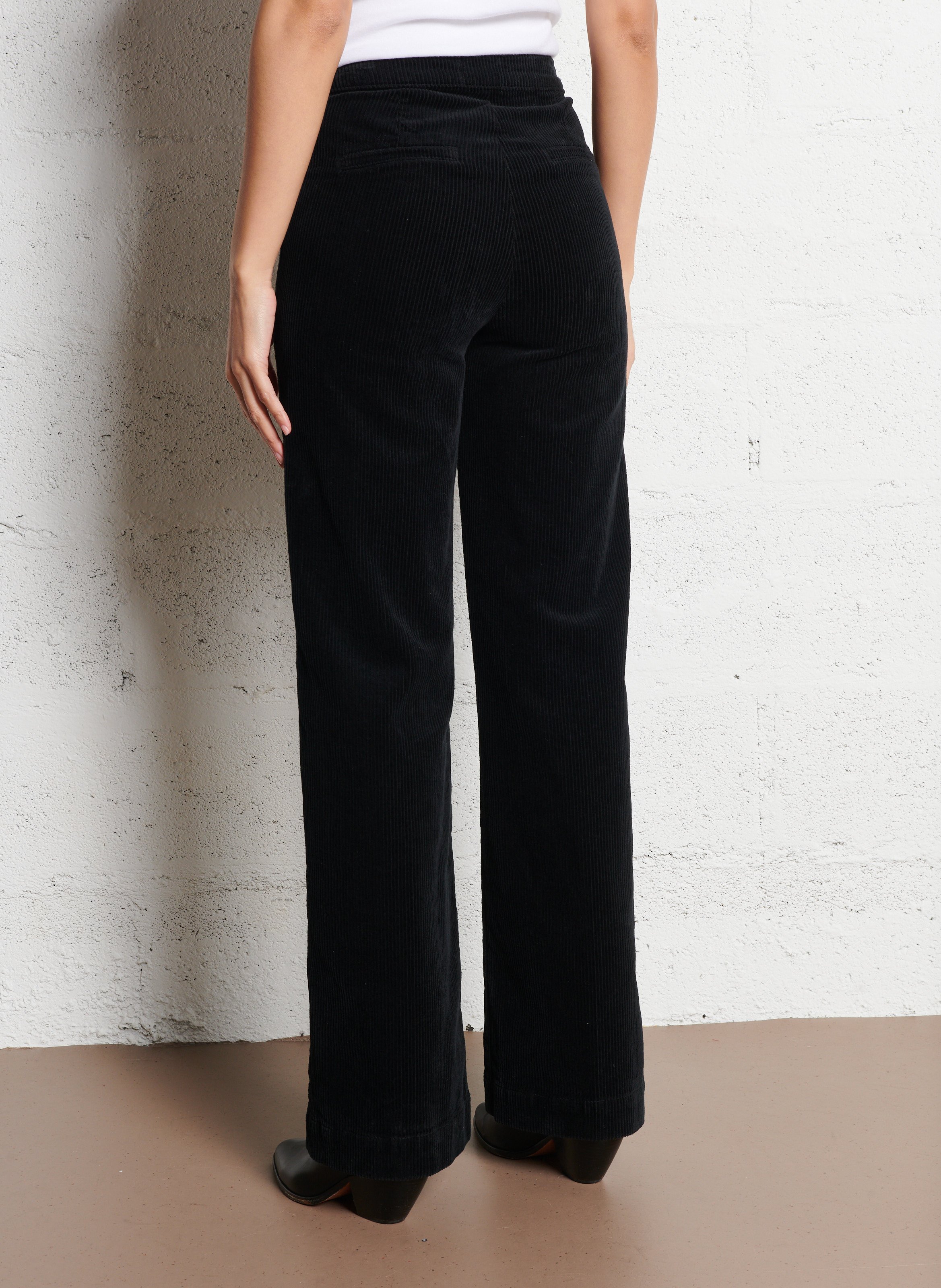 Corduroy carrot pants Black