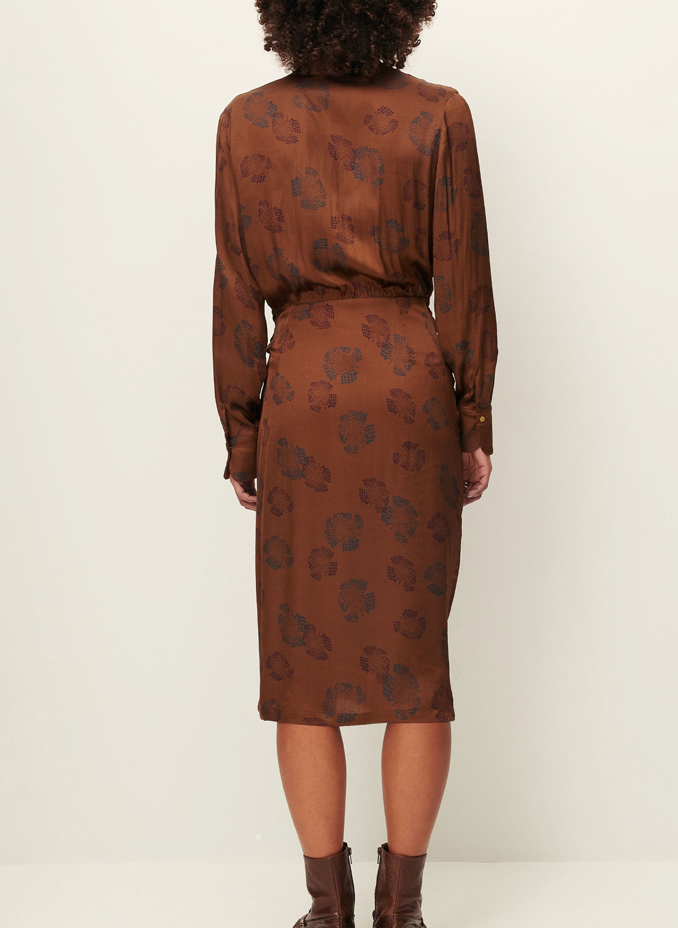 Robe portefeuille col classique imprimée en satin SESSUN Marron