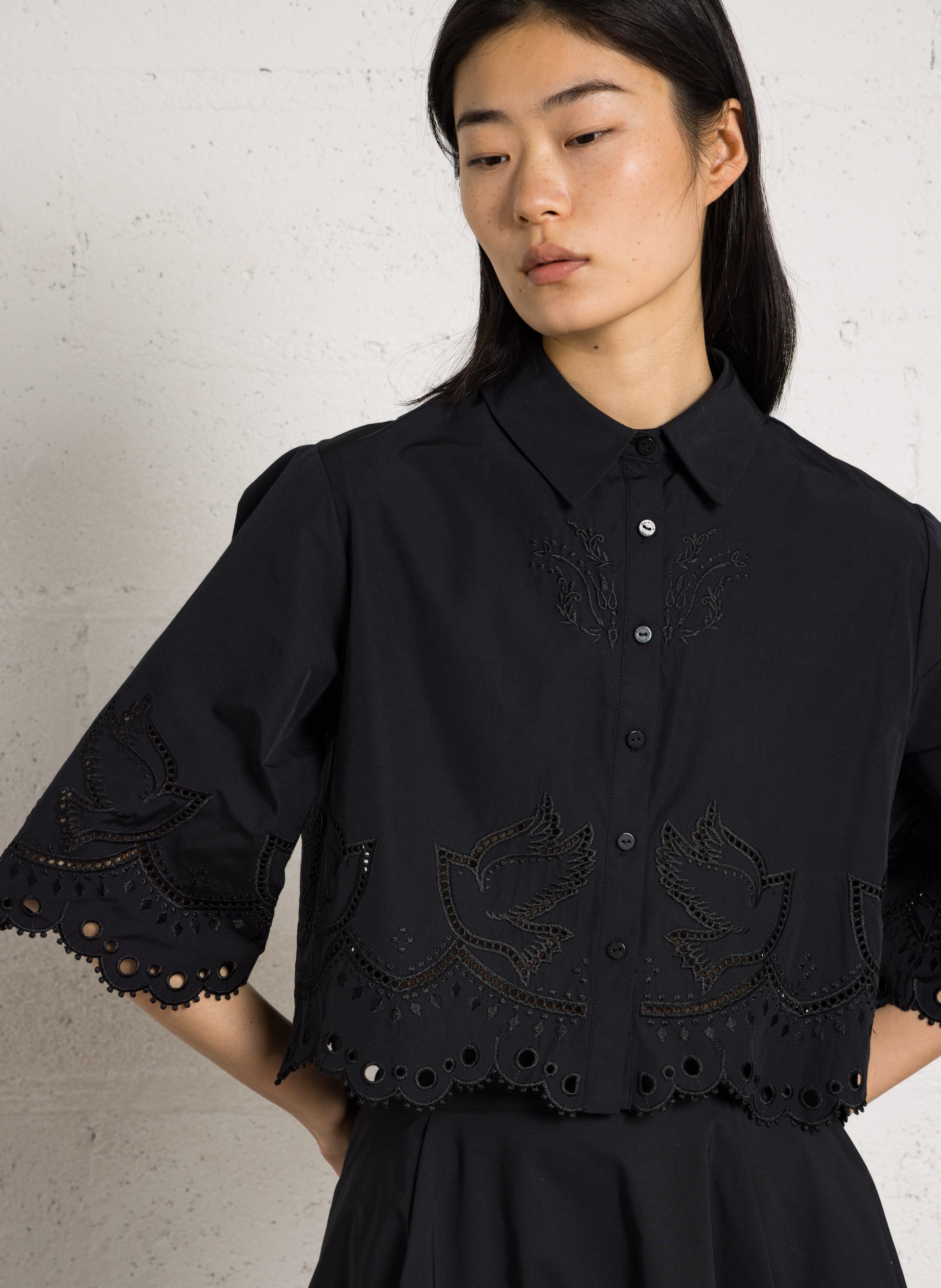 Bestickte Bluse mit klassischem Kragen BERENICE