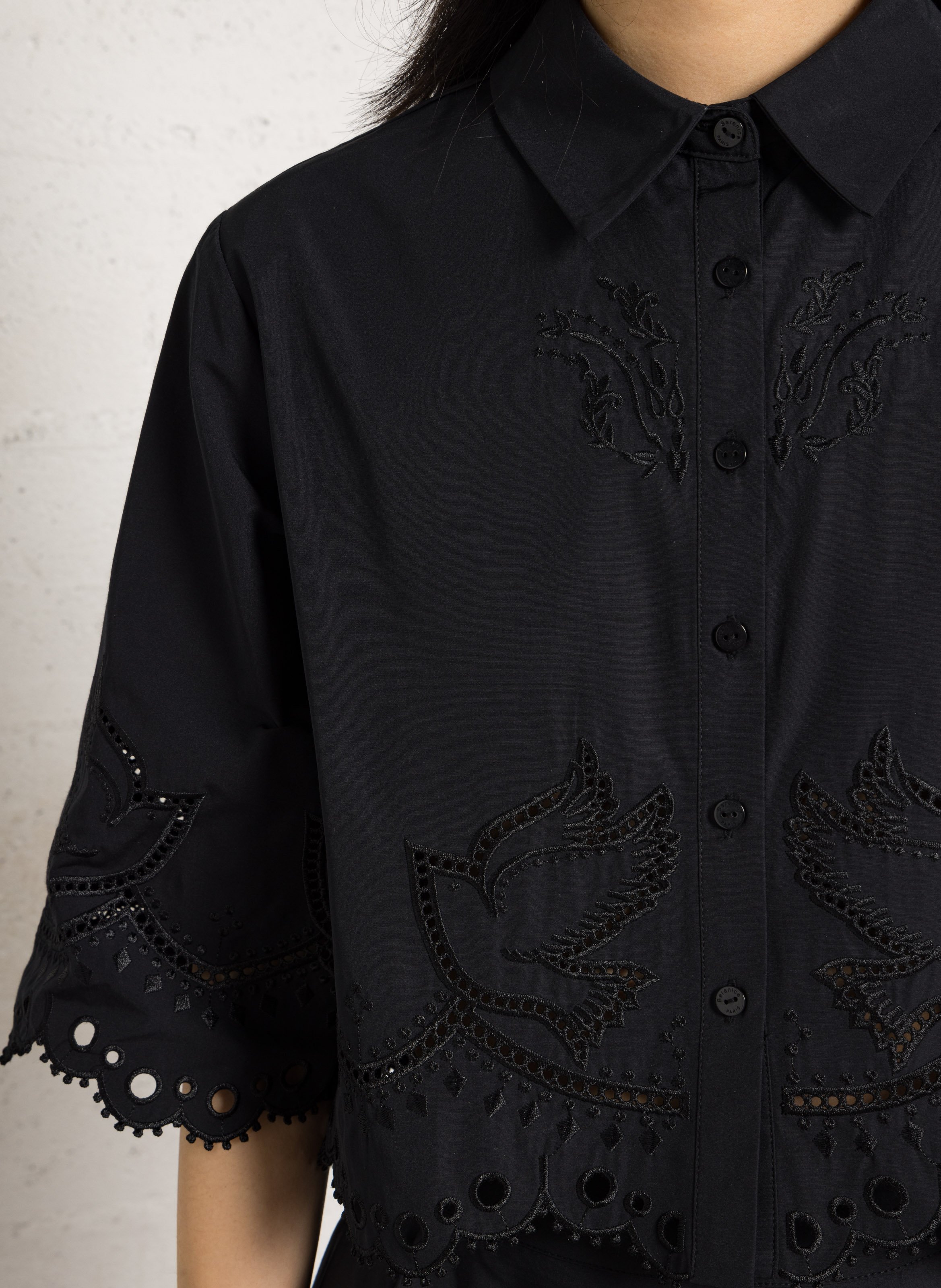 Chemise col classique brodée BERENICE Black