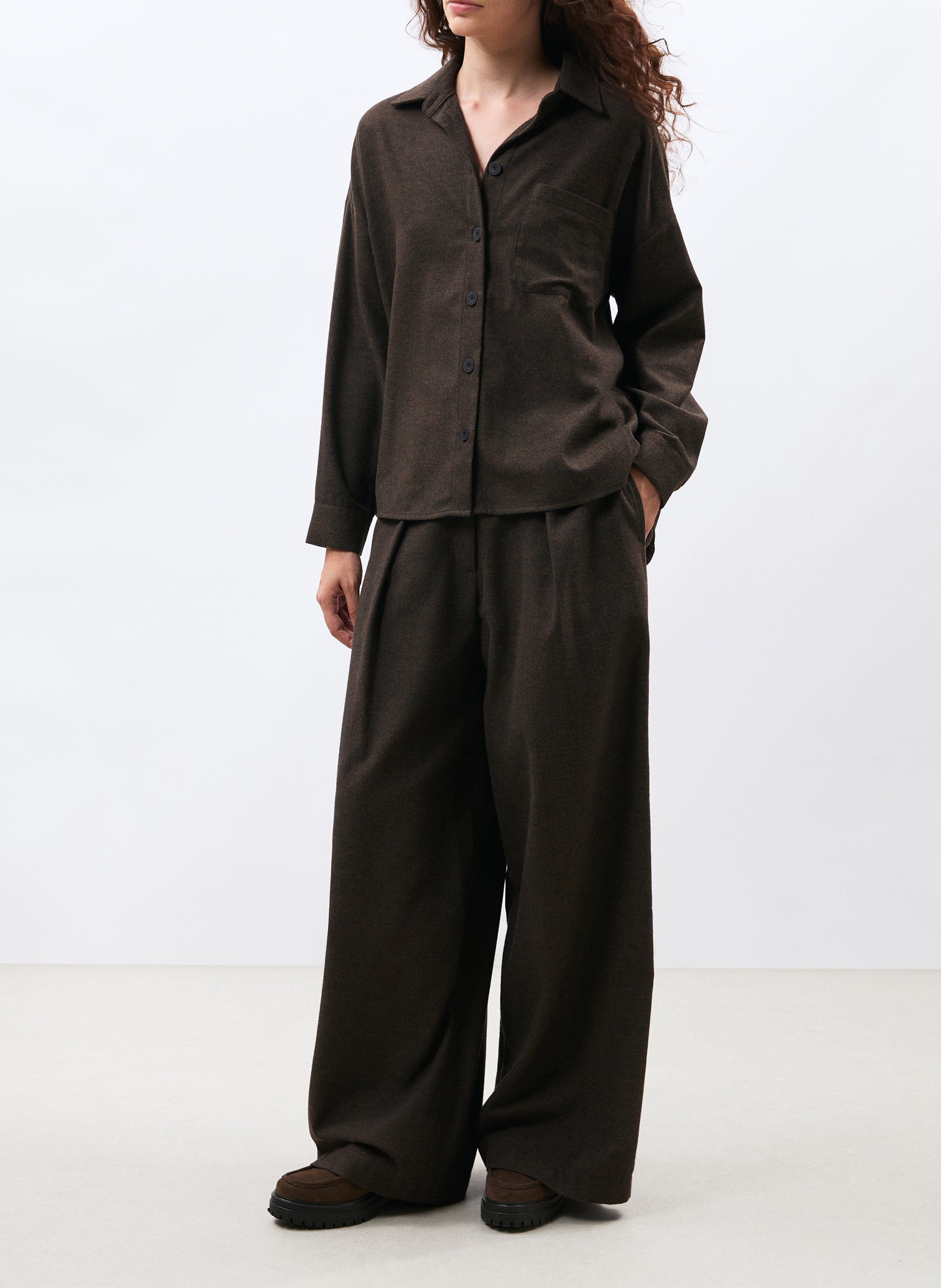 Oversize Hemd aus recycelter Baumwollmischung HUMILITY Braun
