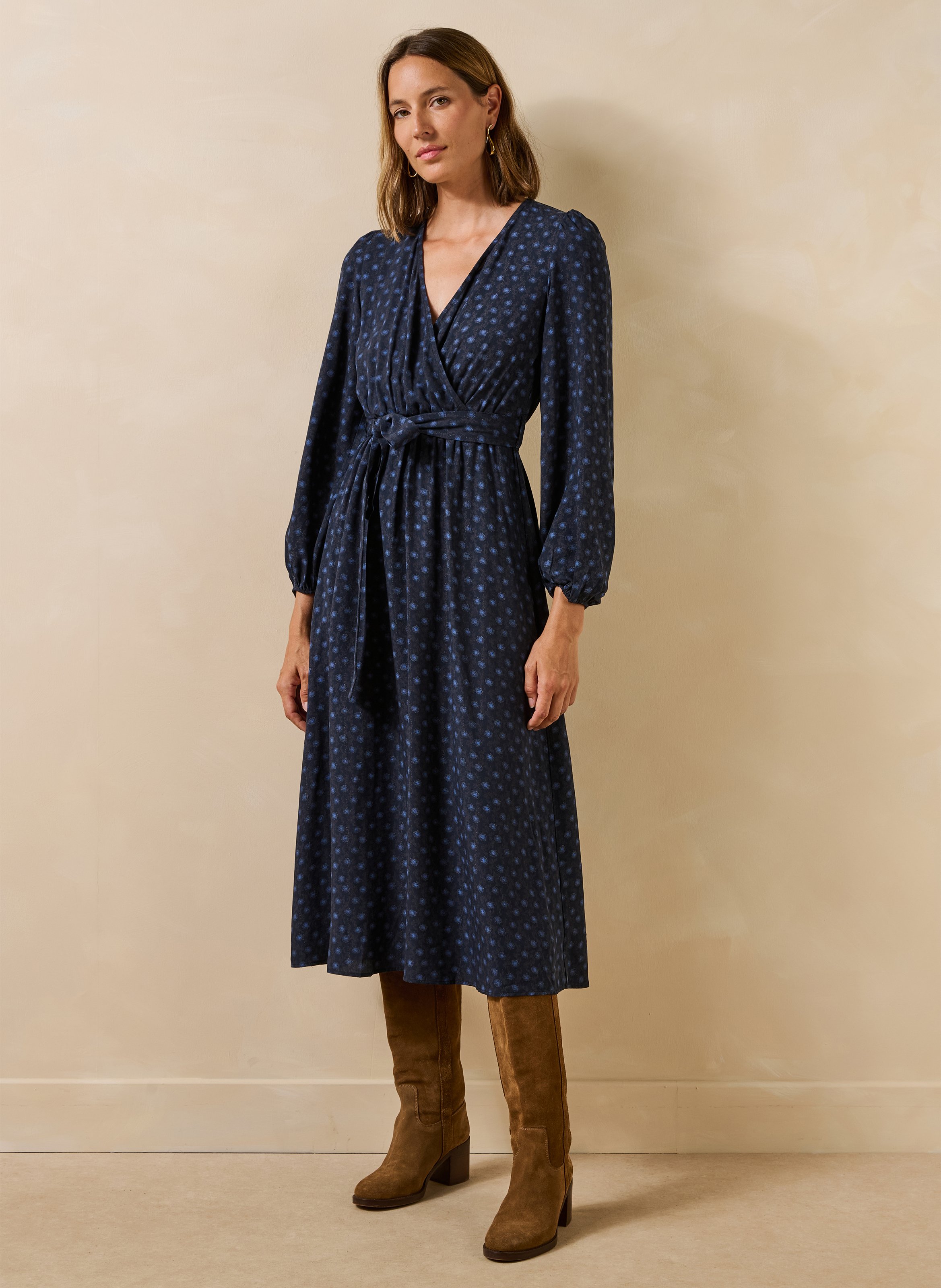 Lange jurk met overslag en print LA FEE MARABOUTEE Blauw