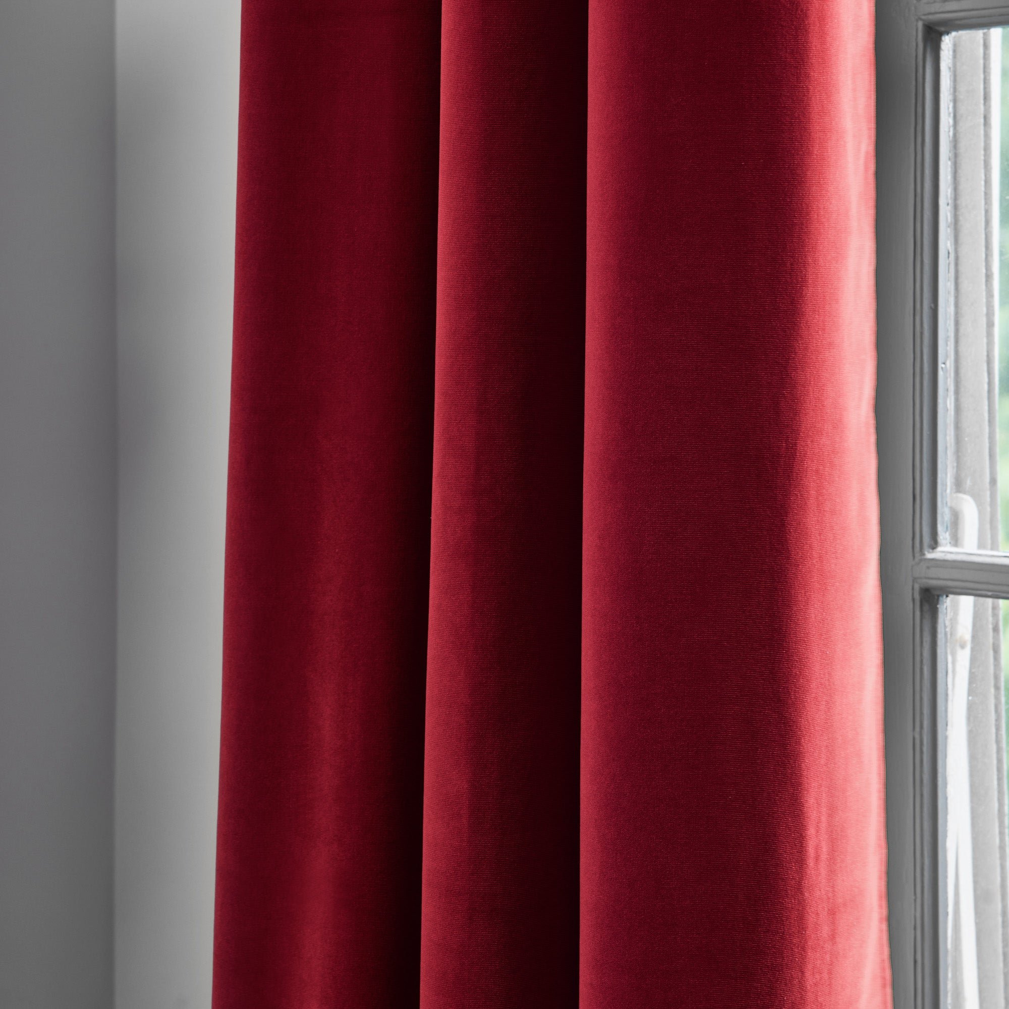 Curtain with gilt eyelets MADURA Red