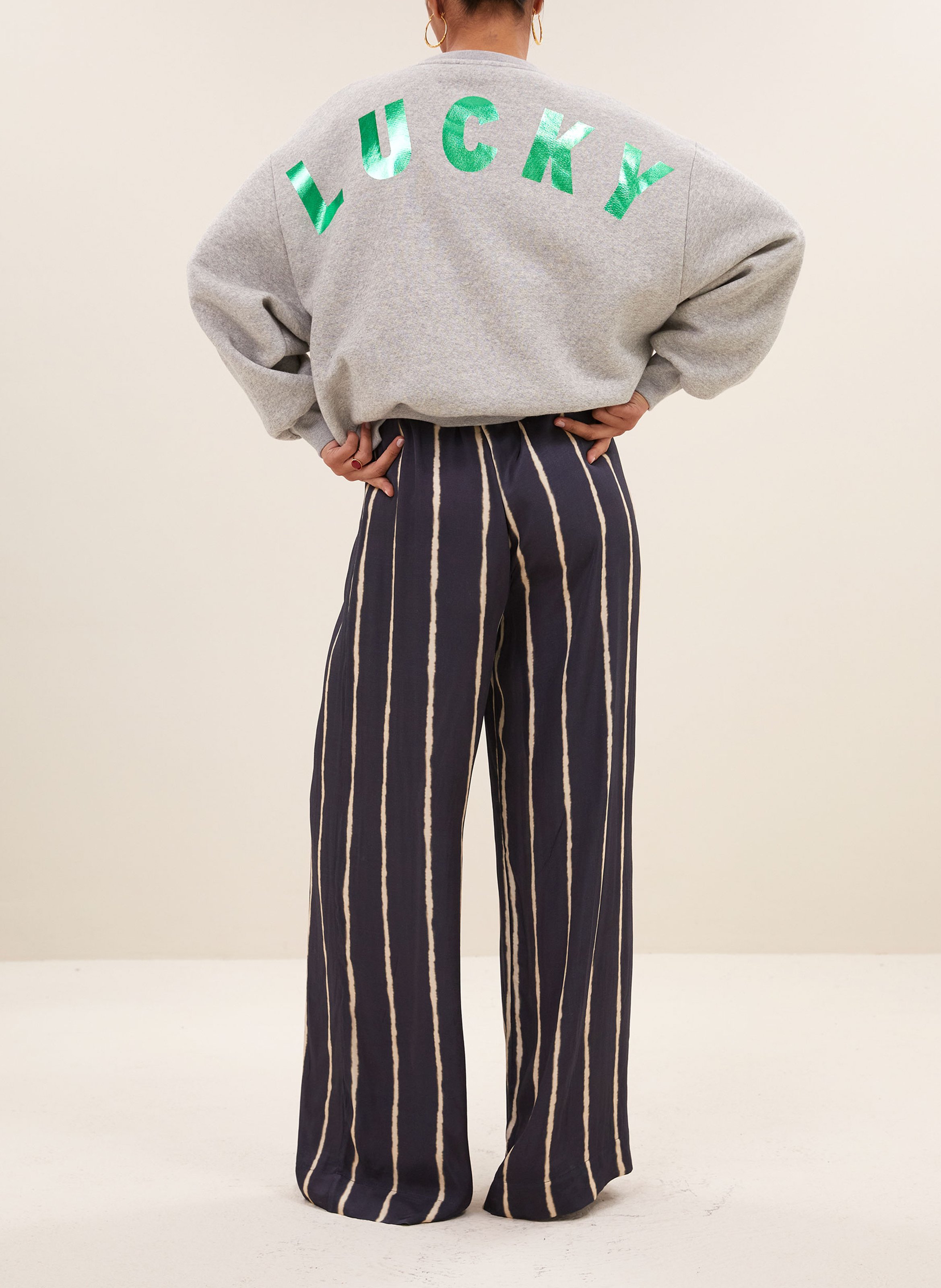 Oversized trui met zeefdruk op de rug BY BAR Grijs