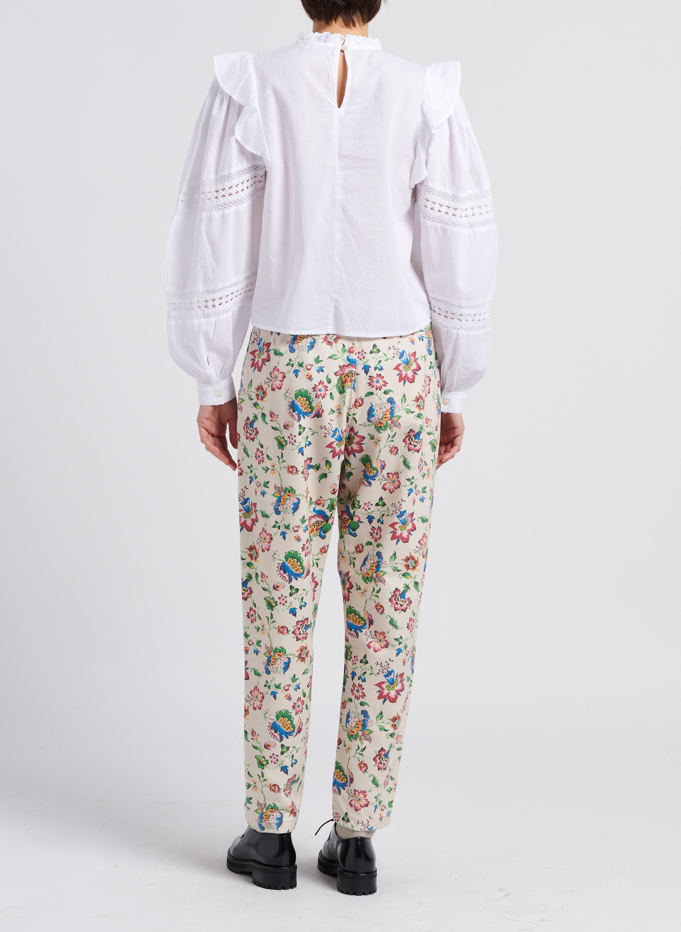 Karottenhose mit Blumendruck aus Baumwollmischgewebe THE NEW SOCIETY Blau