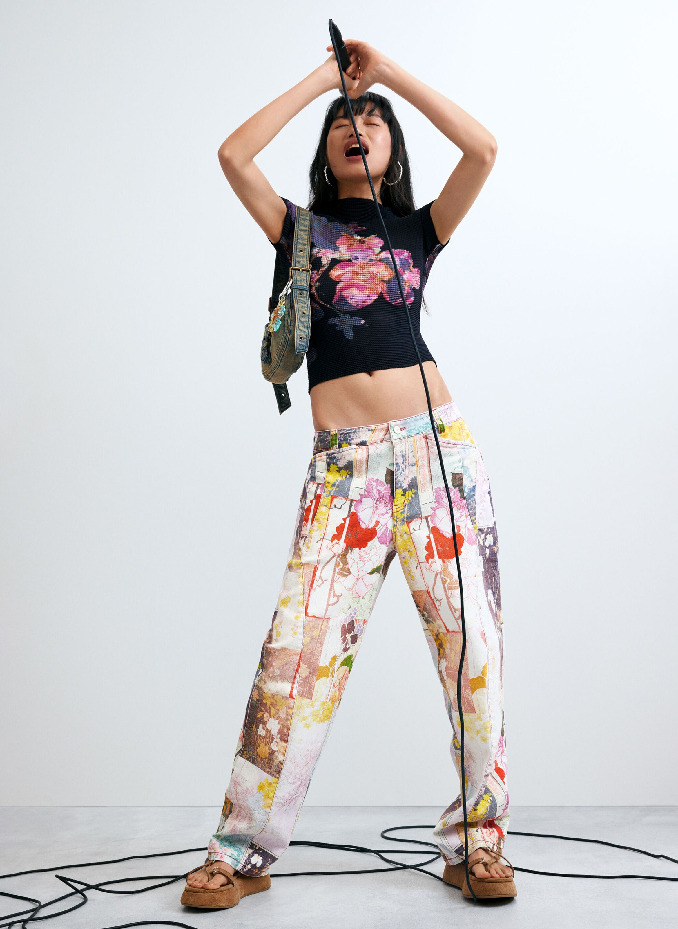 Tee-shirt imprimé col montant  DESIGUAL Noir