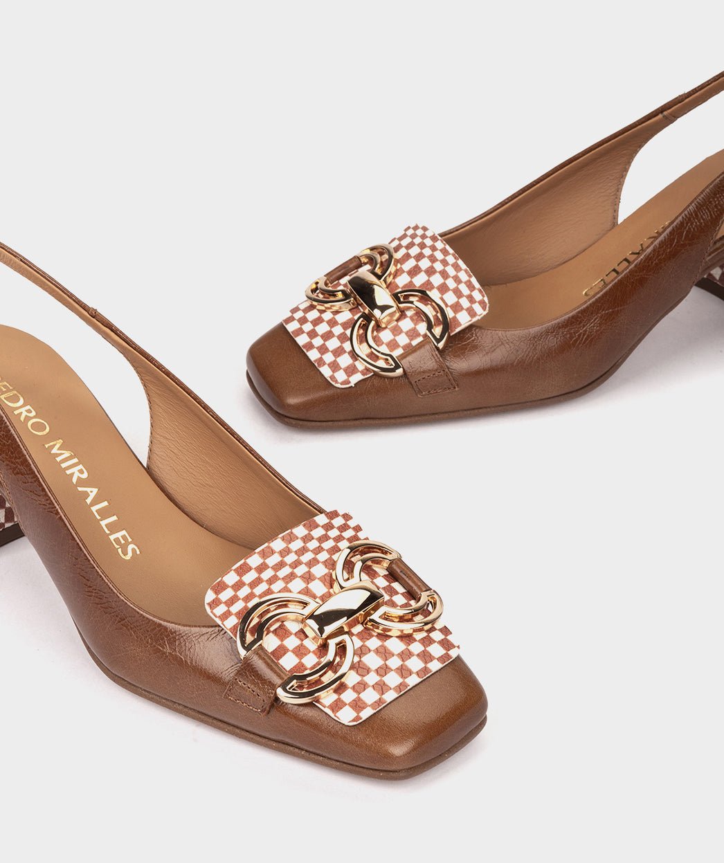 <p>High-heeled brown patent leather shoes, with an open back.</p> PEDRO MIRALLES Brown