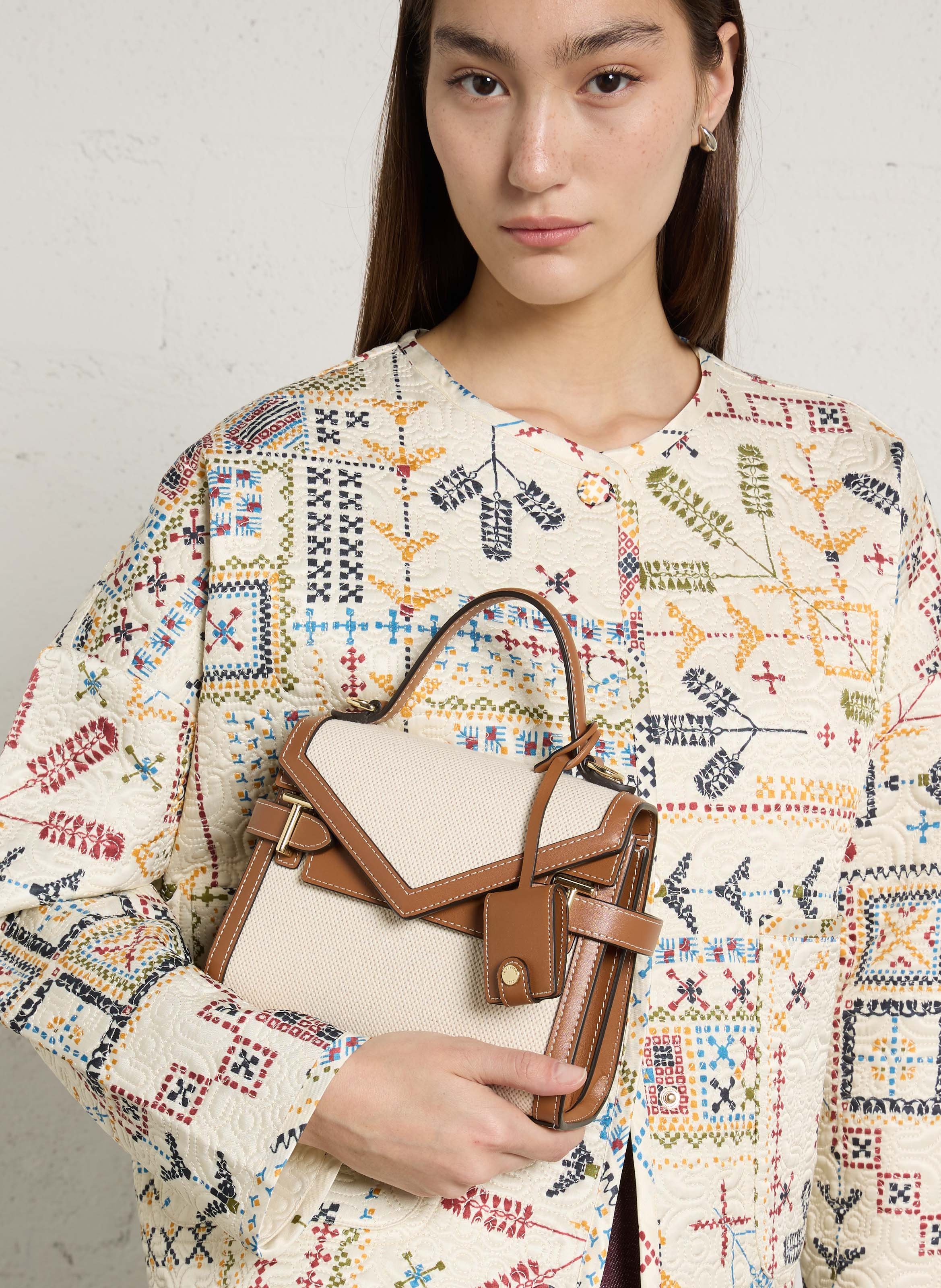 Kleine Handtasche aus zweifarbigem Material mit Klappen LE TANNEUR Beige