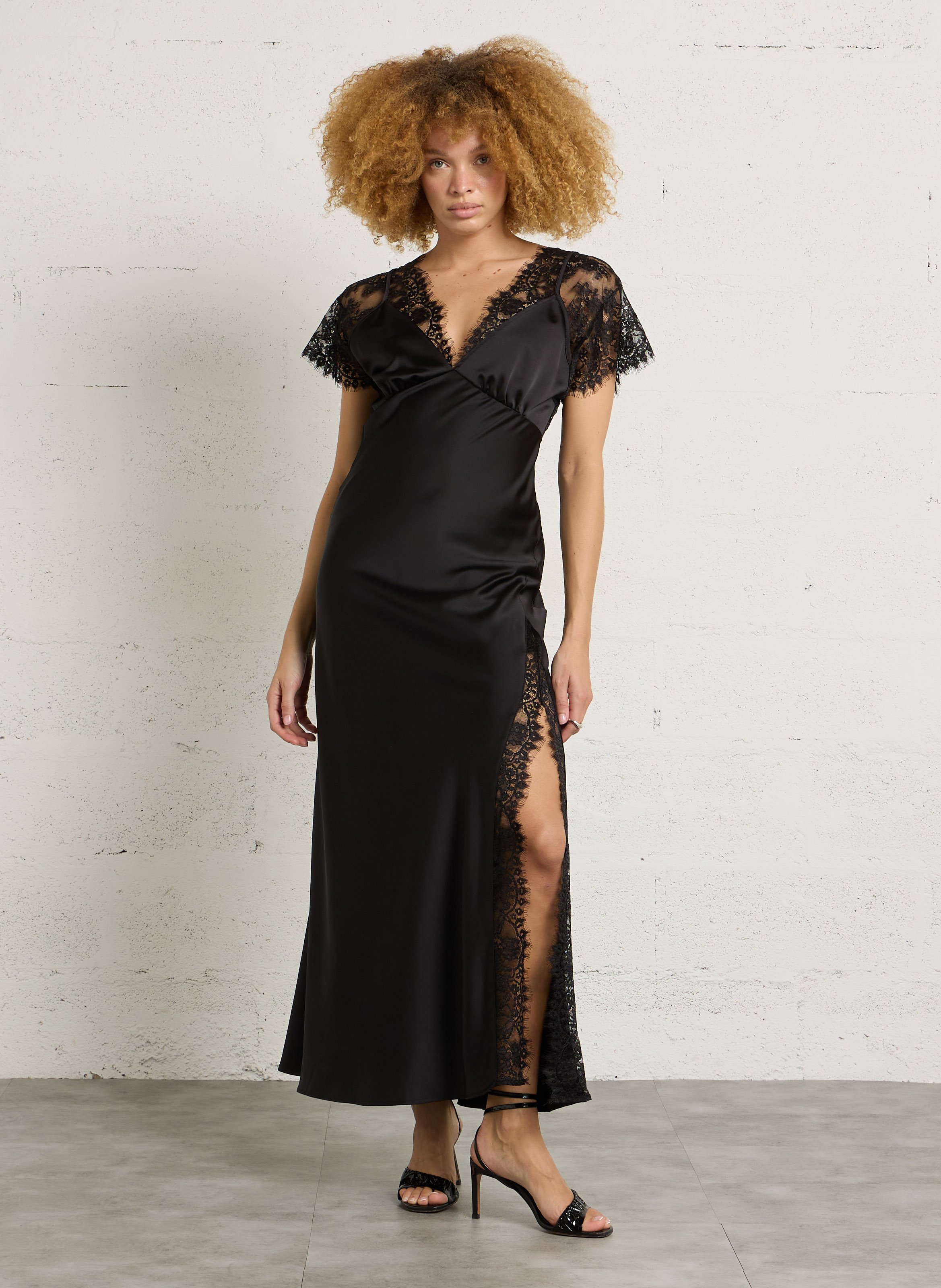 Lange, glanzende jurk met V-hals IMPERIAL Zwart